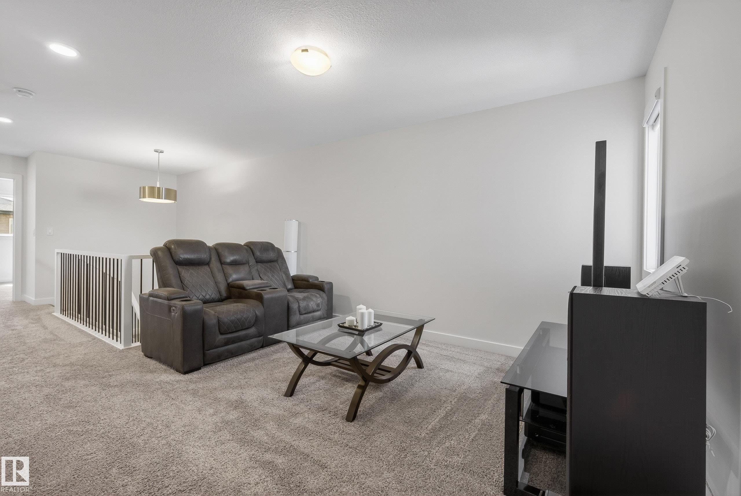 https://zimg.paragon.ice.com/ParagonImages/Property/PM/RAE/225402439/23/0/0/3c3de924a20e46e09ff7695be48a7d5d/1/2477e79bfaff328db9dc04dd7c4e7b75/225402439-84cbbd42-4469-40fc-b73f-96b6fbe7cb33.JPG