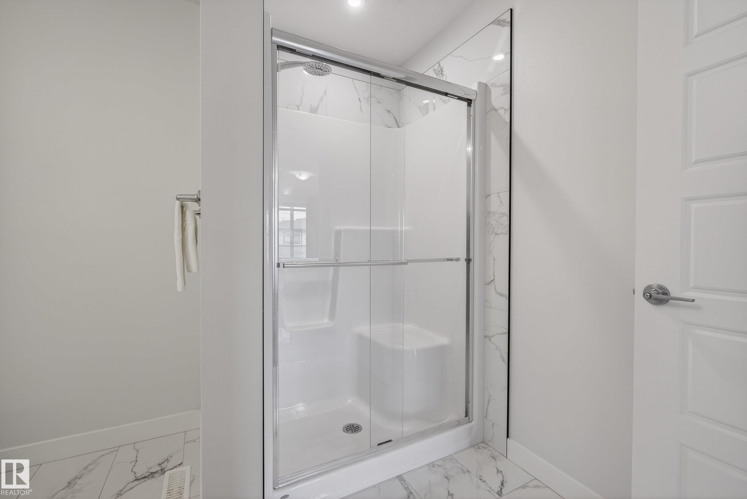 https://zimg.paragon.ice.com/ParagonImages/Property/PM/RAE/225402439/28/0/0/11ca4ad66b504e0dc47b603d2a041721/1/2477e79bfaff328db9dc04dd7c4e7b75/225402439-6975d590-d00f-43e9-9d9f-a5989c51bd13.JPG