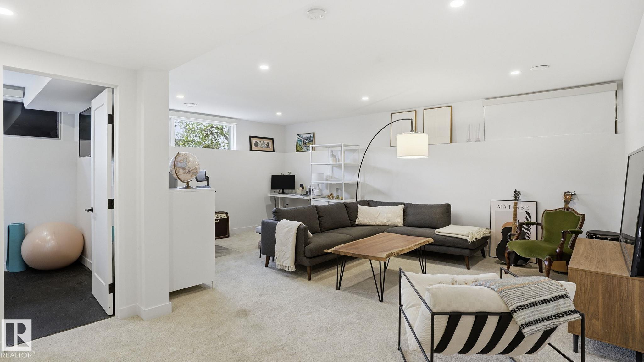 https://zimg.paragon.ice.com/ParagonImages/Property/PM/RAE/225402478/17/0/0/bd8a9cbdd1e533d7b48ec38d21ea91bf/1/224f990146c119d65e44dc409d96d296/225402478-7f899644-ef18-4cce-9677-e09f98058781.JPG