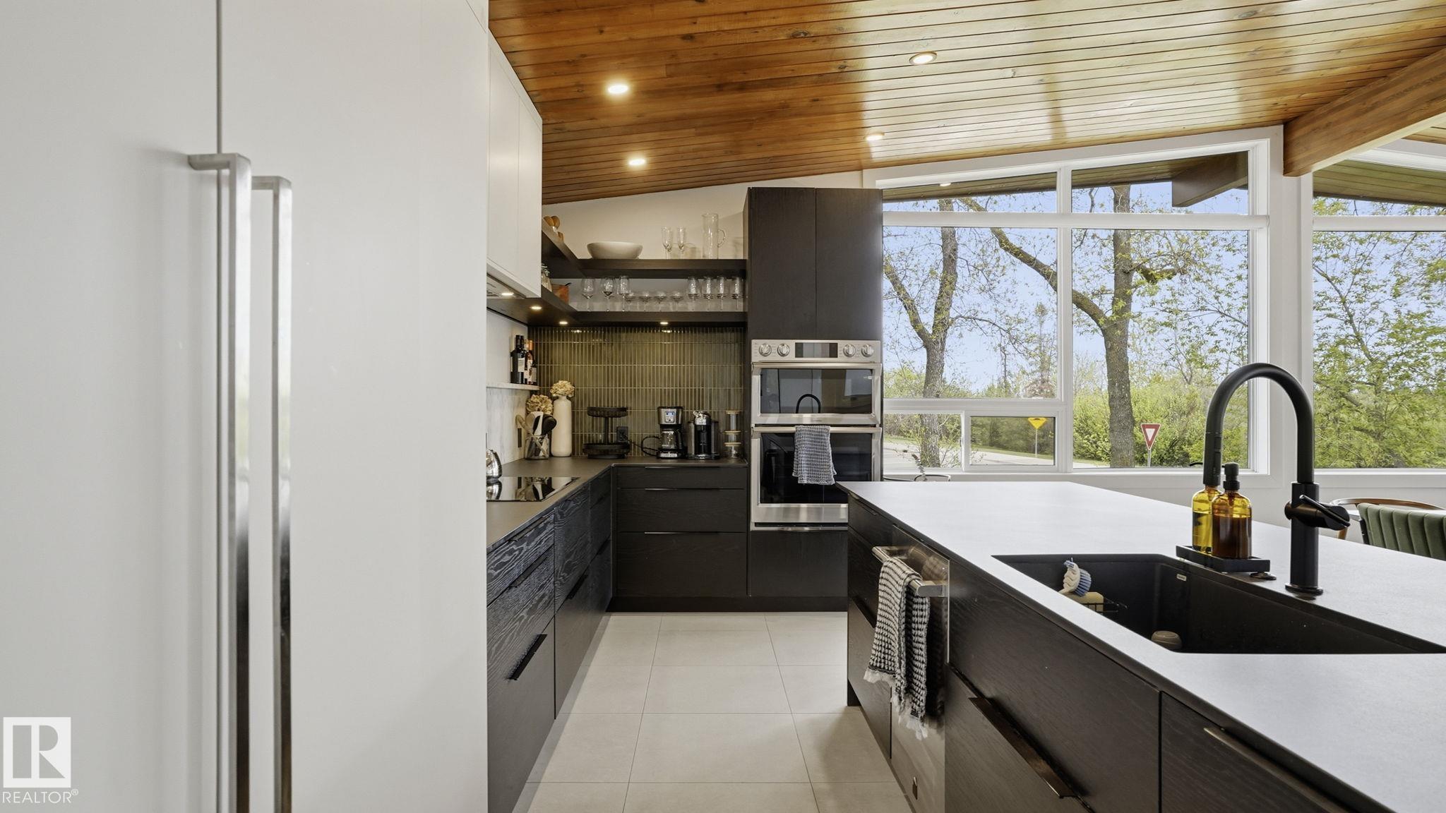 https://zimg.paragon.ice.com/ParagonImages/Property/PM/RAE/225402478/7/0/0/ac2cc11122c683f495b94b9bfe640088/1/224f990146c119d65e44dc409d96d296/225402478-7939635a-a137-450f-9b37-689977407f8b.JPG