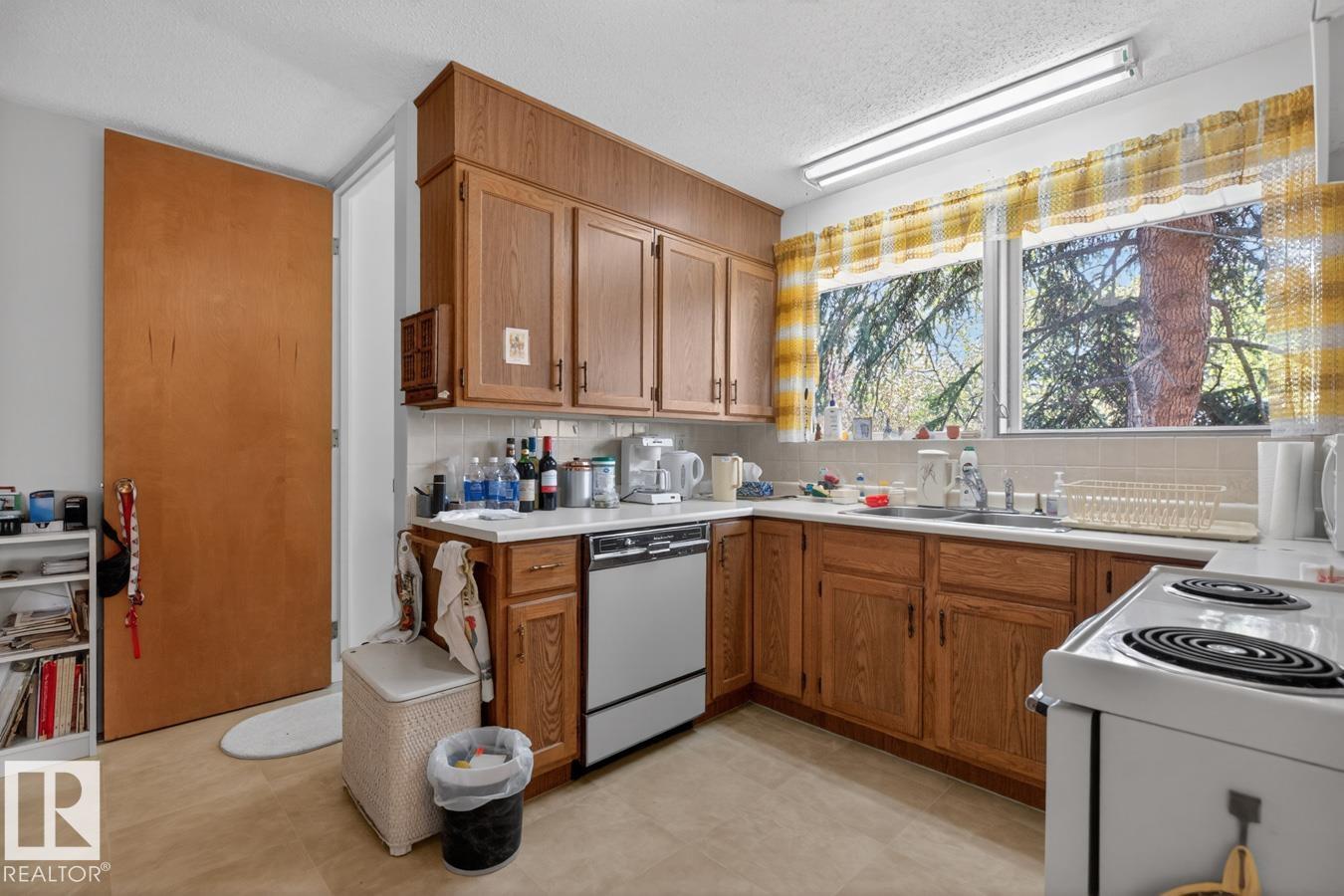 Photo 13 at 5611 115 Street NW, Lendrum Place, Edmonton