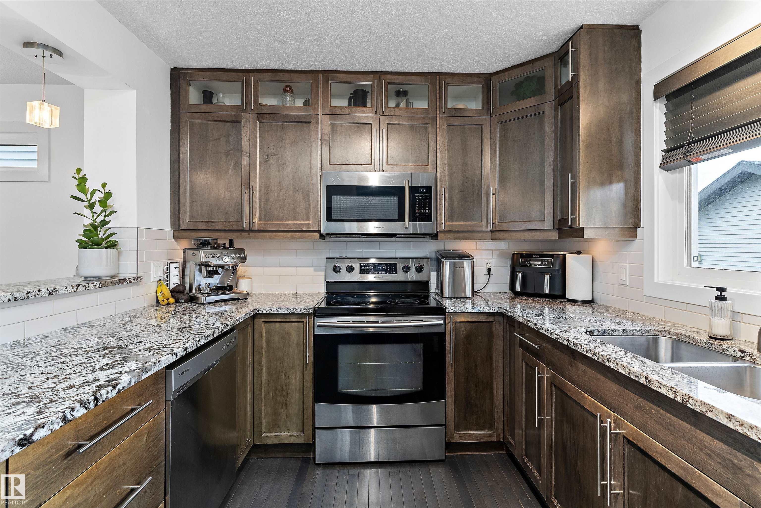 Photo 7 at 6904 Cardinal Wynd SW, Chappelle Area, Edmonton