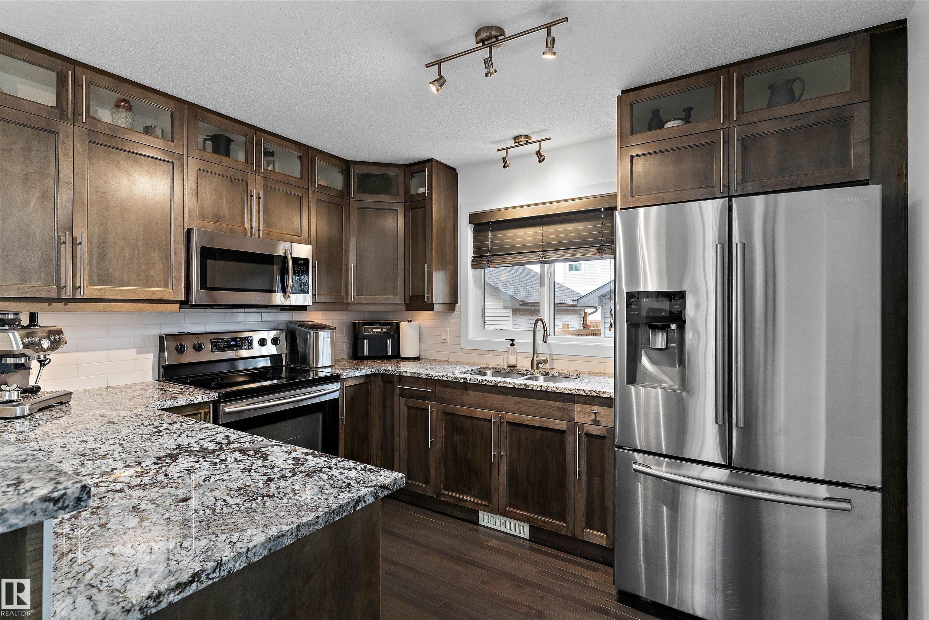 Photo 9 at 6904 Cardinal Wynd SW, Chappelle Area, Edmonton