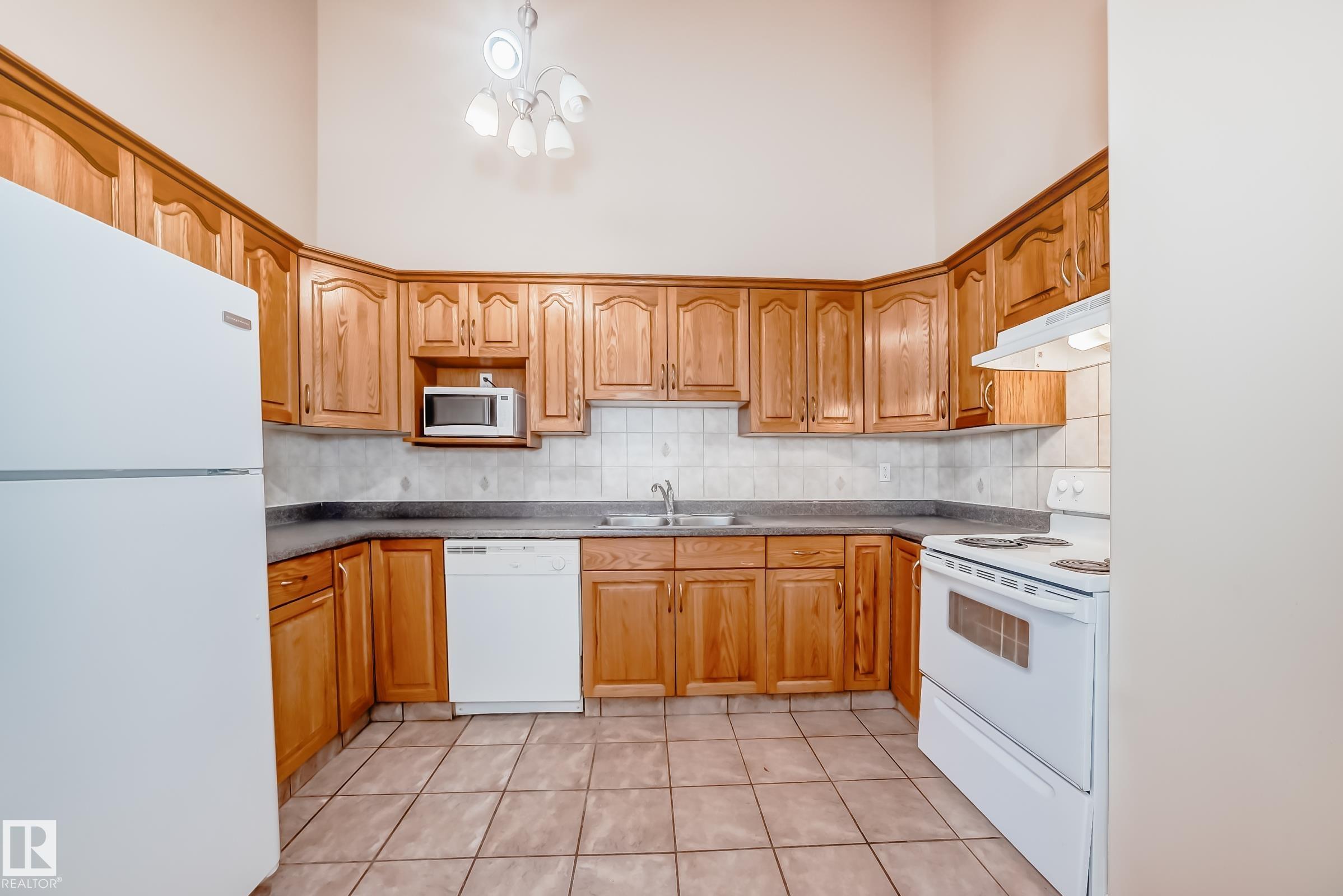 9825 156 Street NW, West Jasper Place, Edmonton