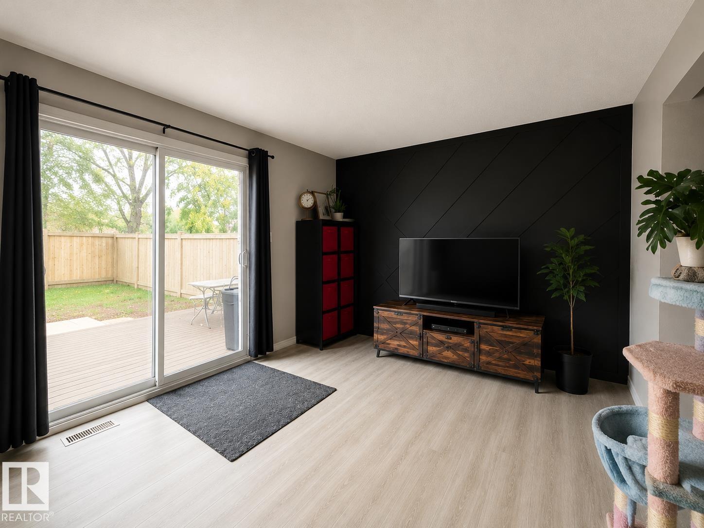 Picture for 133 WOODSTOCK NW
