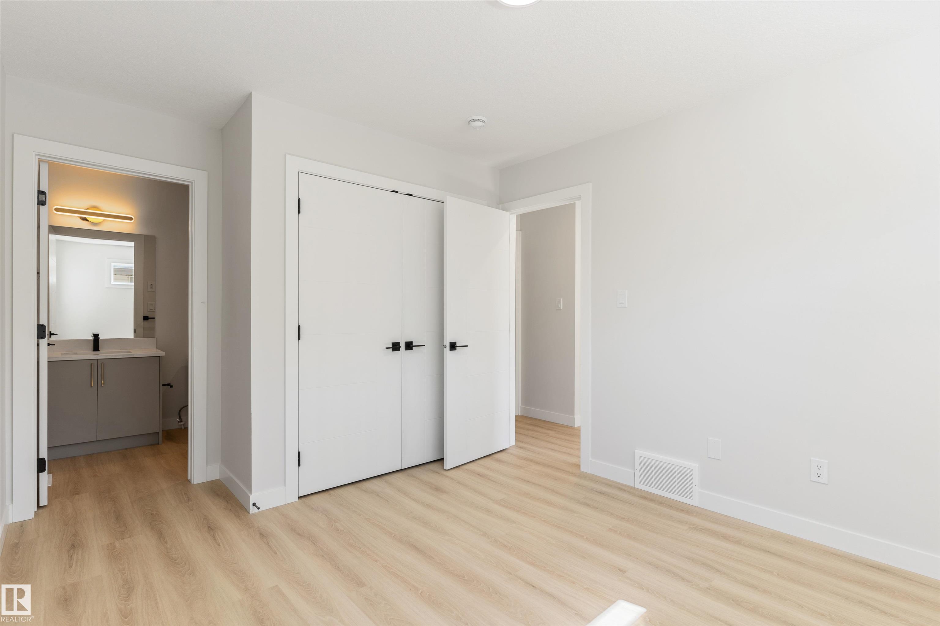 https://zimg.paragon.ice.com/ParagonImages/Property/PM/RAE/225402519/20/0/0/f7c4800cecfbf6fb0b6043e64281da69/1/4d8ef6e7cda82985c21a174e32b67f82/225402519-1a16e2aa-c2e4-4577-aedc-65c826431b48.JPG