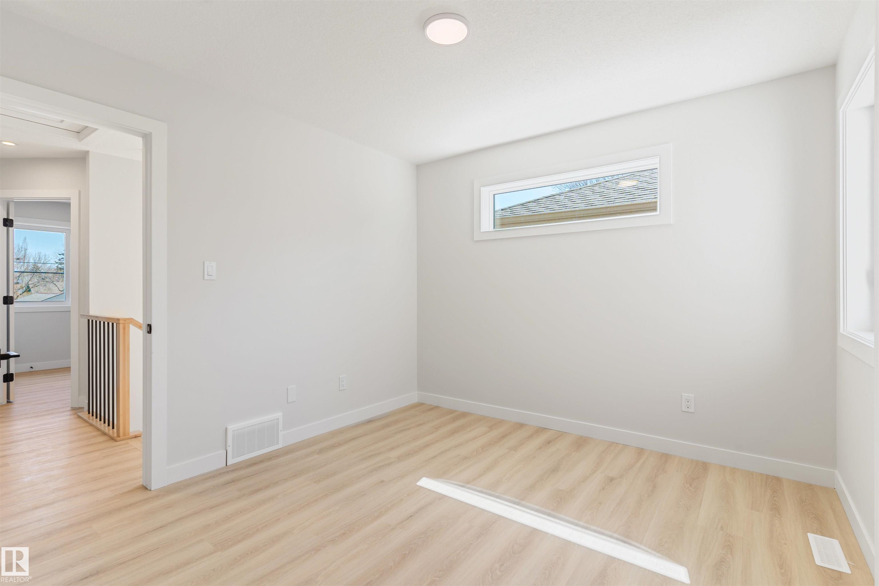 https://zimg.paragon.ice.com/ParagonImages/Property/PM/RAE/225402519/21/0/0/b142cdca204f74bcfec1793057818670/1/4d8ef6e7cda82985c21a174e32b67f82/225402519-aff147b8-0eae-4846-92d1-e3b257194f78.JPG