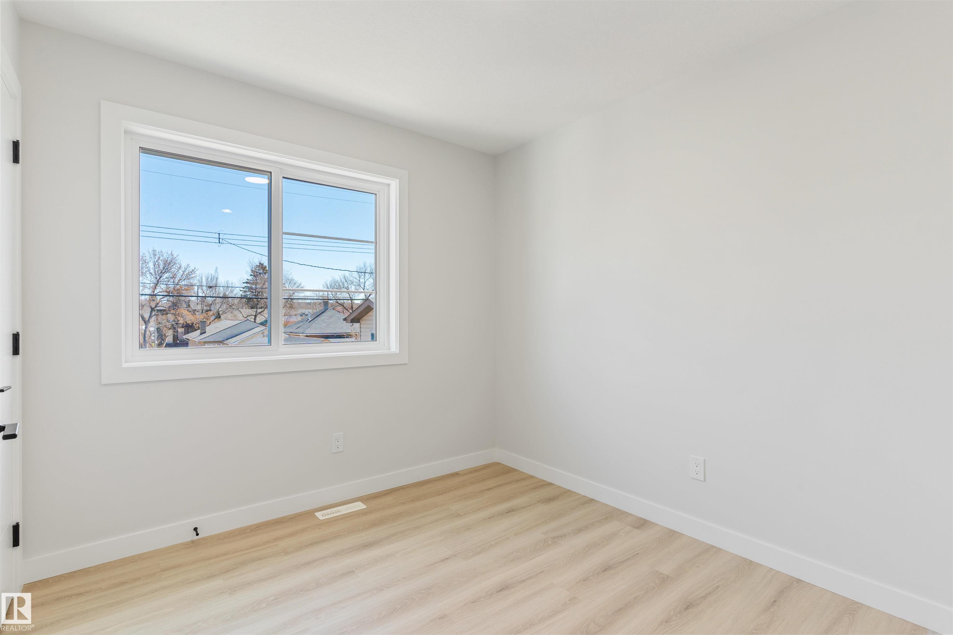 https://zimg.paragon.ice.com/ParagonImages/Property/PM/RAE/225402519/26/0/0/c79f6a6b67f641315e573f5fbe808165/1/4d8ef6e7cda82985c21a174e32b67f82/225402519-807aac57-9b5c-4584-b386-50ff215263db.JPG