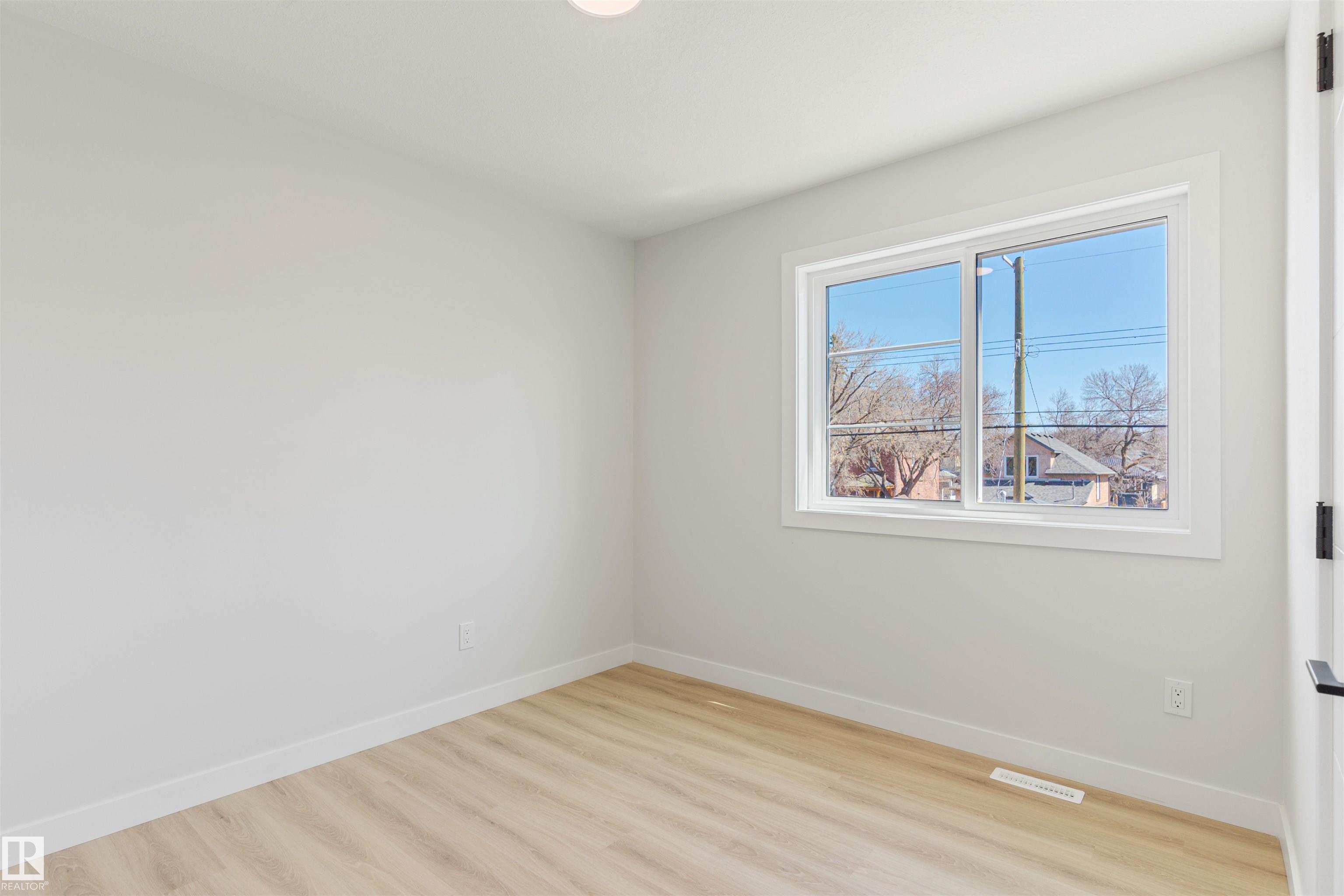 Photo 31 at 11229 96 Street NW, Alberta Avenue, Edmonton