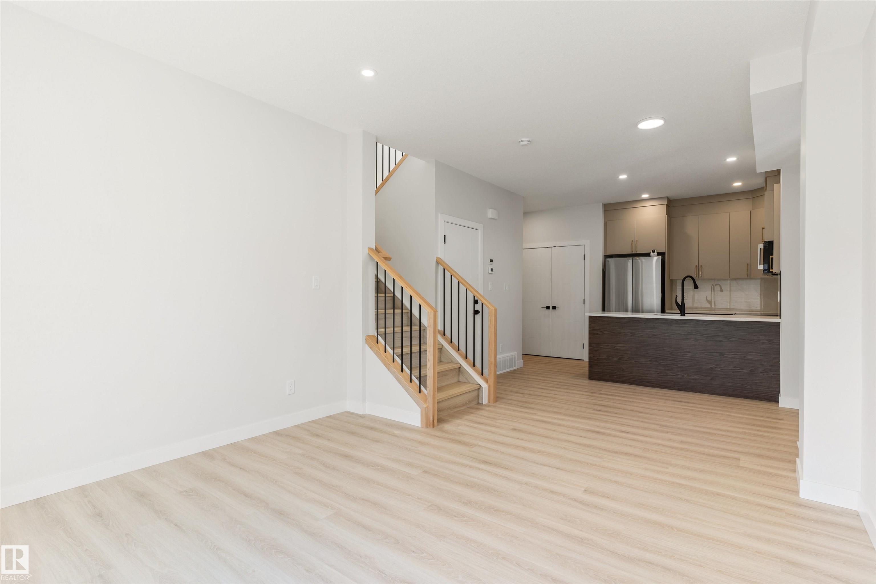 https://zimg.paragon.ice.com/ParagonImages/Property/PM/RAE/225402519/6/0/0/90487e3a7efad3067eca5c7dc73c97d0/1/4d8ef6e7cda82985c21a174e32b67f82/225402519-2c956eb8-86a2-495b-9e31-b44b08a4f741.JPG