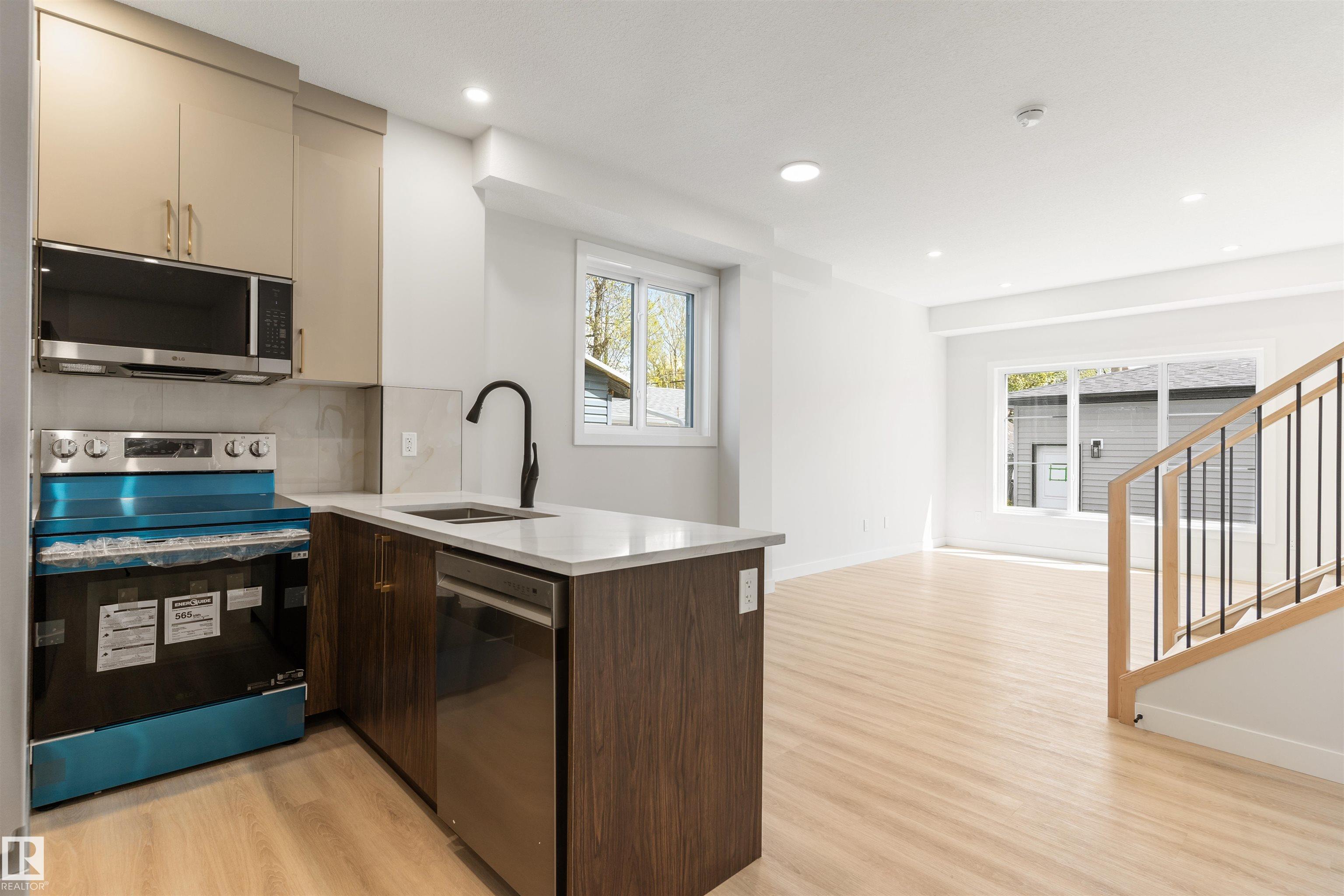 https://zimg.paragon.ice.com/ParagonImages/Property/PM/RAE/225402519/8/0/0/e5139267596ad2daa2bb7f1353c55bcf/1/4d8ef6e7cda82985c21a174e32b67f82/225402519-fa0c96ea-a152-49ae-b0a4-99d6319158c1.JPG