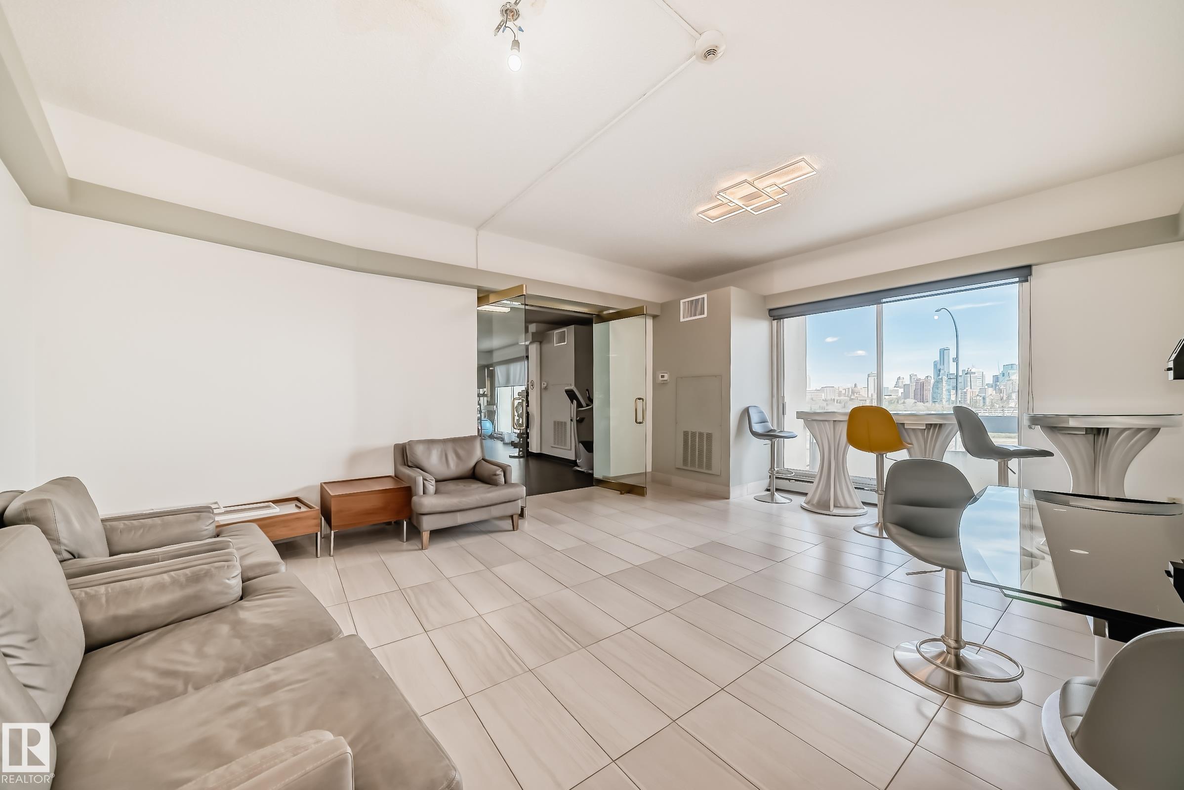 https://zimg.paragon.ice.com/ParagonImages/Property/PM/RAE/225402529/20/0/0/5100e8b4a6a07b9a1a938ca9973902d7/1/aa9c453e8ddb9799b3b4f97cd6adaaba/225402529-4efc6f7f-37cd-4339-84a1-2e854d932824.JPG