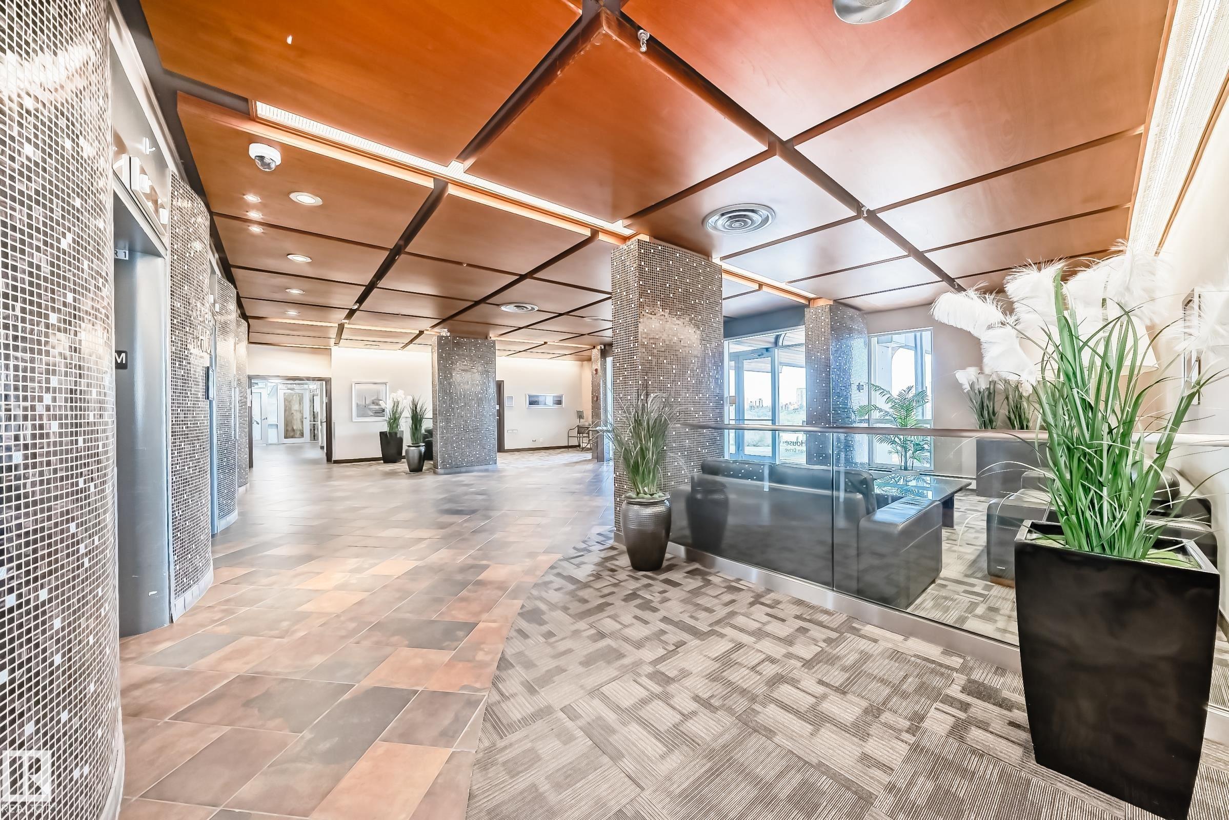 https://zimg.paragon.ice.com/ParagonImages/Property/PM/RAE/225402529/24/0/0/46b6ab28dc106d23e762cf2f3d2fbef1/1/aa9c453e8ddb9799b3b4f97cd6adaaba/225402529-771dbfa4-a035-48f4-8342-5755417c6061.JPG