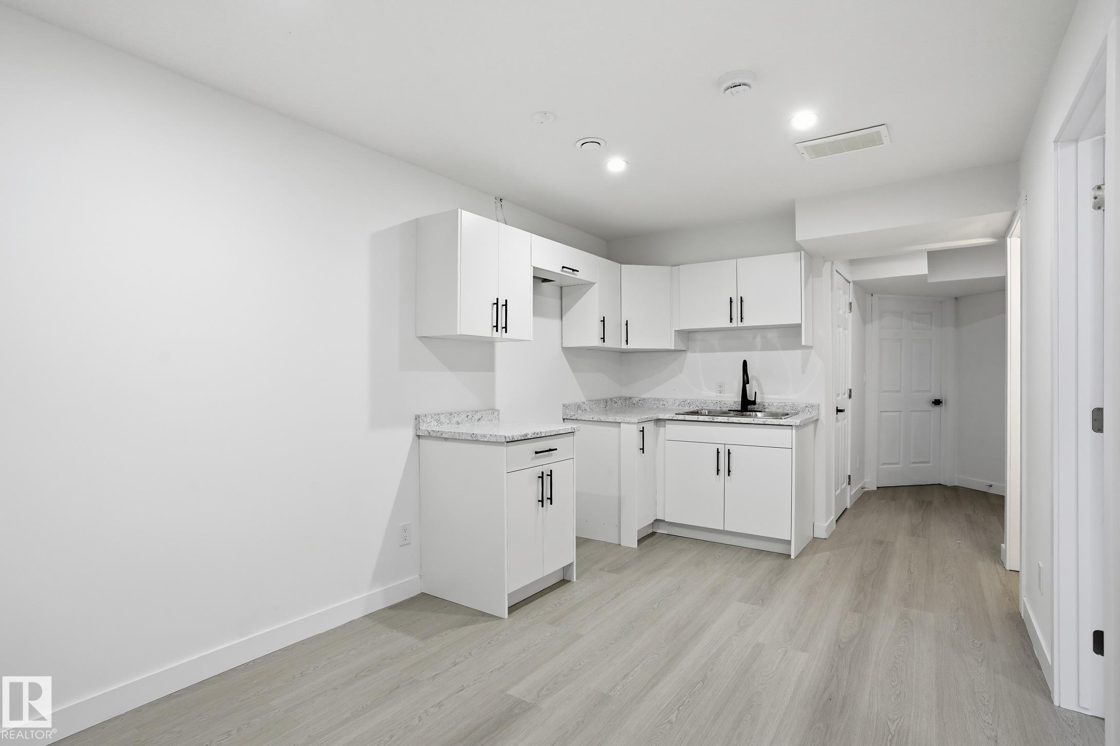https://zimg.paragon.ice.com/ParagonImages/Property/PM/RAE/225402532/23/0/0/06462271b5cde78f80e3c9a5e2f010e5/1/c2ce4fb3eb0187155a77965d5b3e16f1/225402532-e491feaf-49e3-4efe-9a55-0a6bb3971f32.JPG