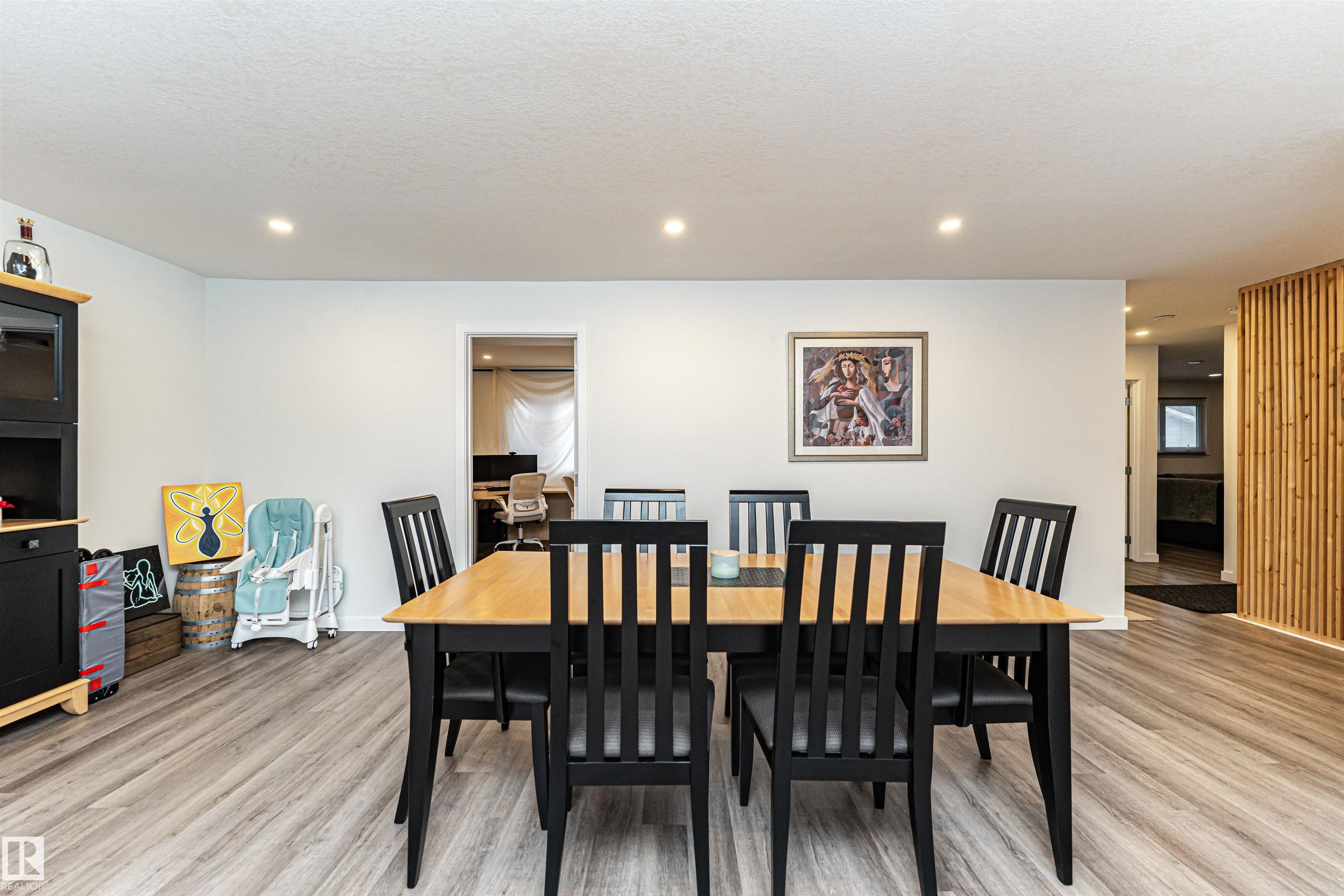 https://zimg.paragon.ice.com/ParagonImages/Property/PM/RAE/225402533/11/0/0/c077a79cdf2f2cd1bb6d1e5941e245db/1/29a39a21965fe58d9c69895c9be92592/225402533-94bbdf1e-e864-4eac-aa55-1d4c1e848f4d.JPG