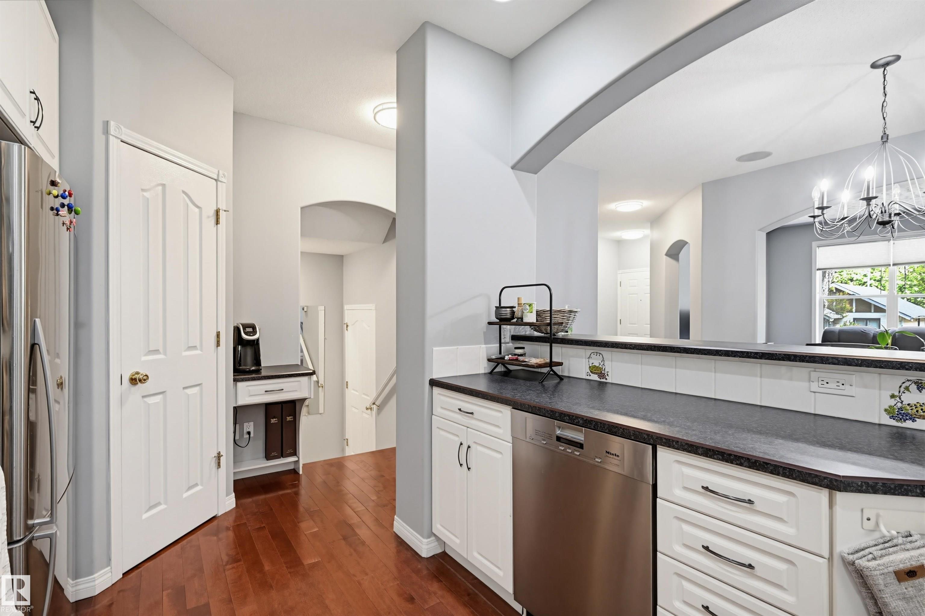 https://zimg.paragon.ice.com/ParagonImages/Property/PM/RAE/225402540/14/0/0/b6d840f01ac46f57e24e3c2297ac8a82/1/e08757706e0041664f4c572fef58ca7c/225402540-cee9ce66-a19b-459f-8a29-e4eac18a5bc7.JPG