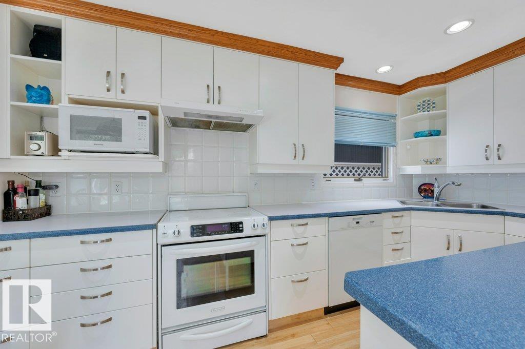 https://zimg.paragon.ice.com/ParagonImages/Property/PM/RAE/225402560/22/0/0/8a99f44706708198eb0ae90ba59bc7cb/1/c9000836c3b100a8b40e5349037b1733/225402560-253c40c4-1fd3-4943-ad96-46809e89aad5.JPG