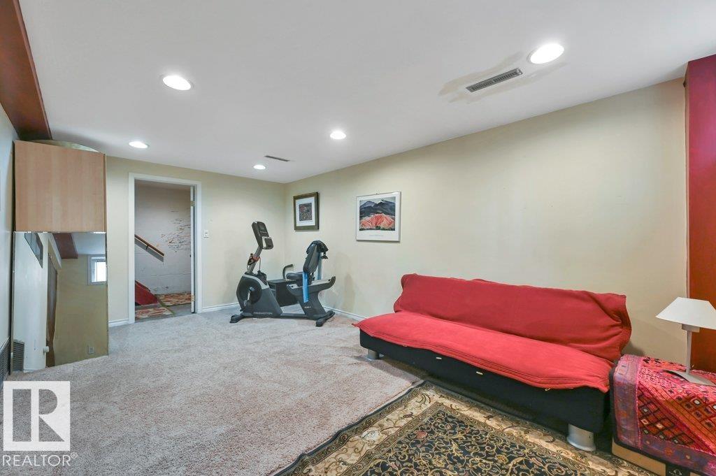 https://zimg.paragon.ice.com/ParagonImages/Property/PM/RAE/225402560/44/0/0/2978535ad9a5b67057a70f511a614dd2/1/c9000836c3b100a8b40e5349037b1733/225402560-6bc86f8d-5080-4563-8495-8c4cf3ad5607.JPG