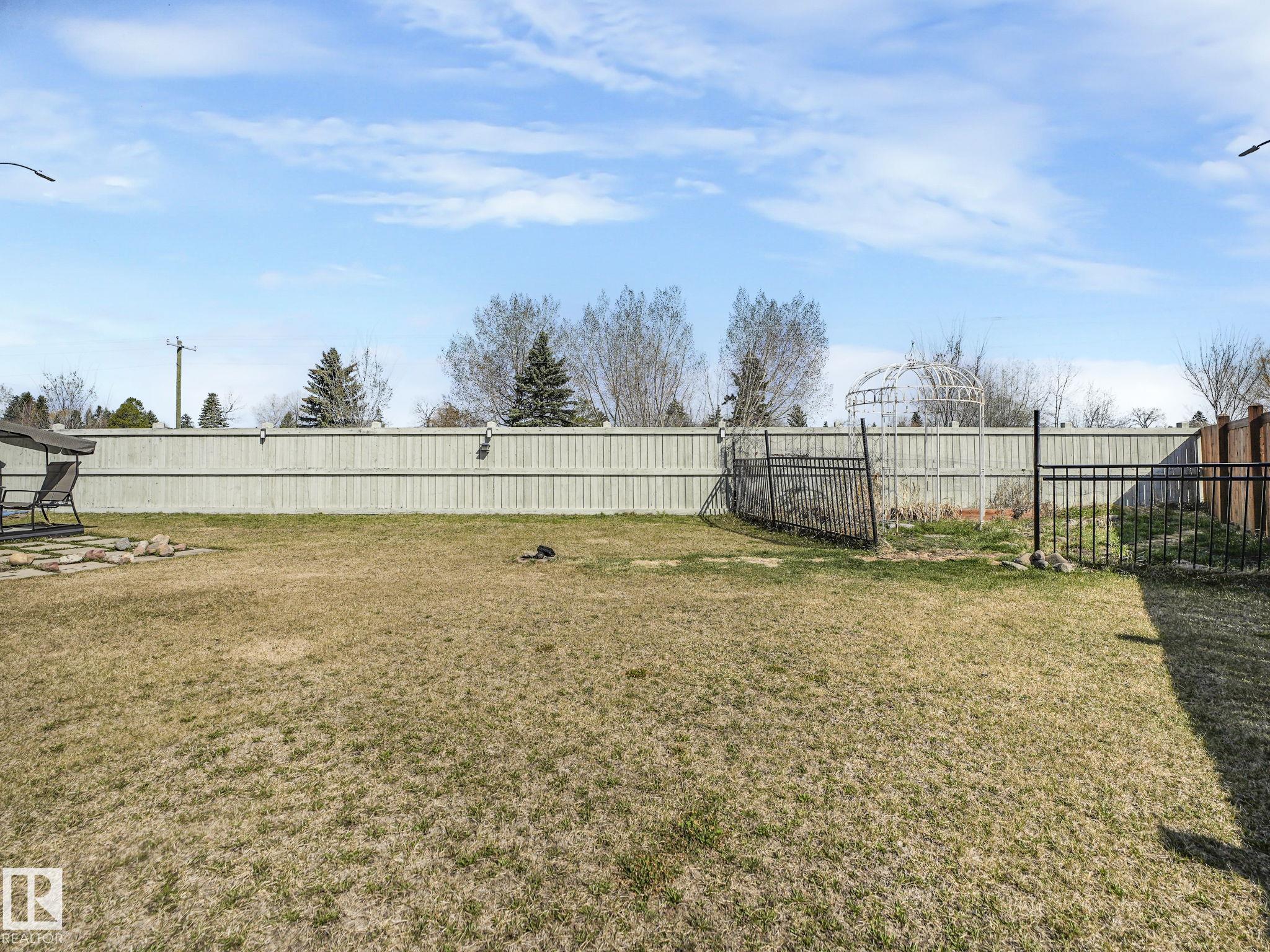 Photo 13 at 3910 49 Avenue, Forest Heights, Beaumont