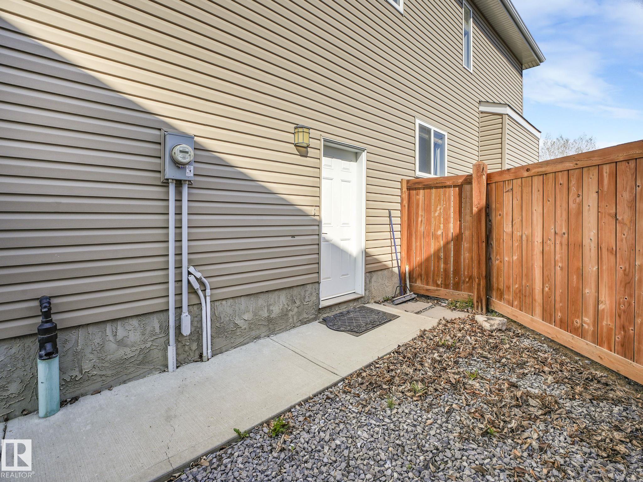 Photo 7 at 3910 49 Avenue, Forest Heights, Beaumont