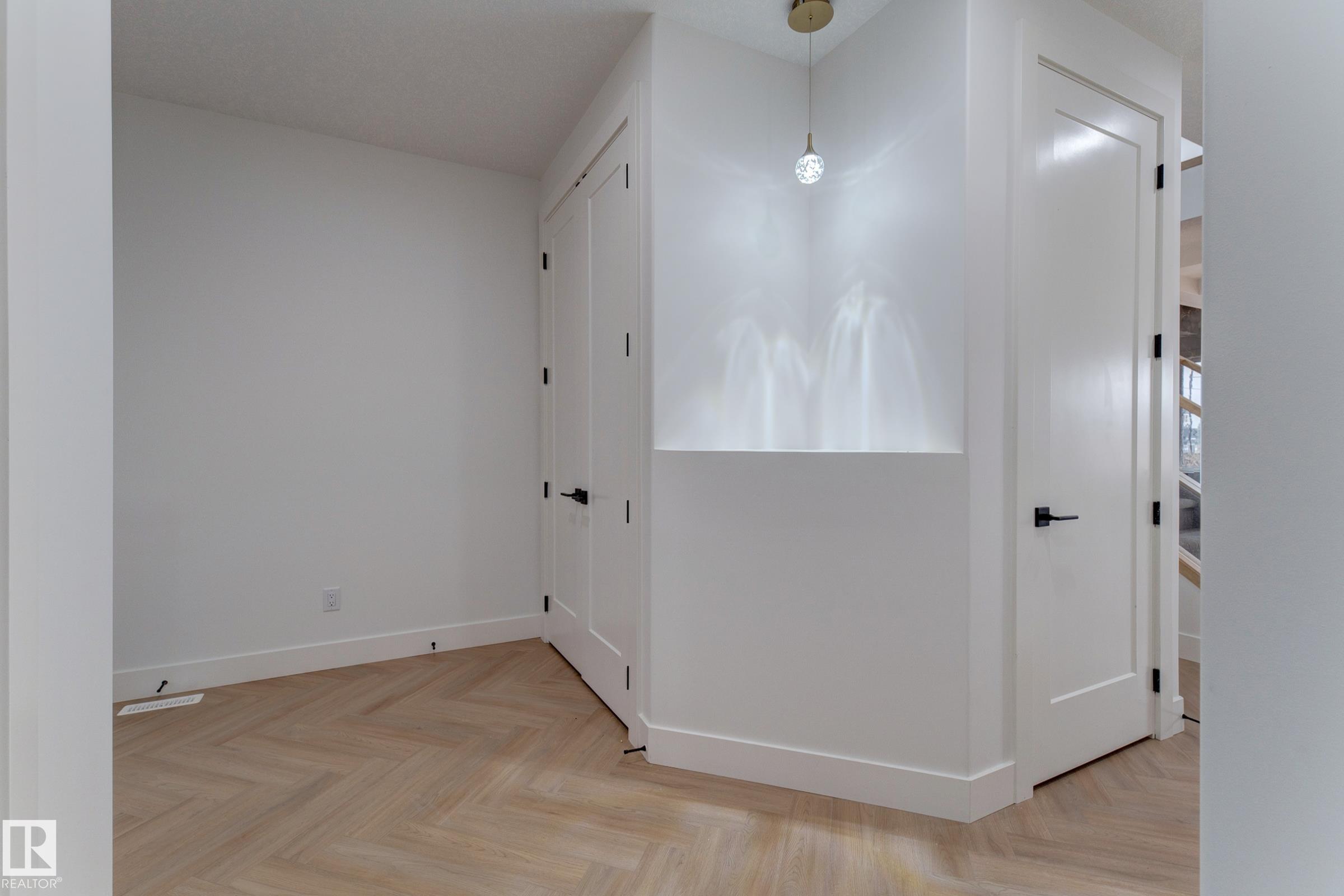 Picture for 4727 17 AV SW
