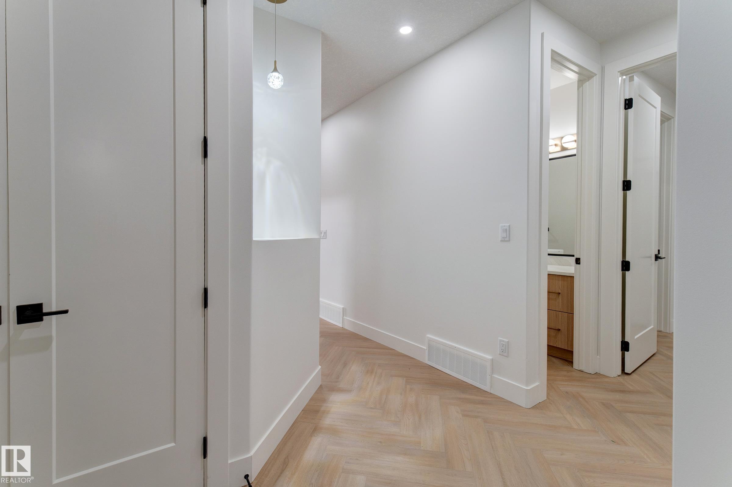 Picture for 4727 17 AV SW
