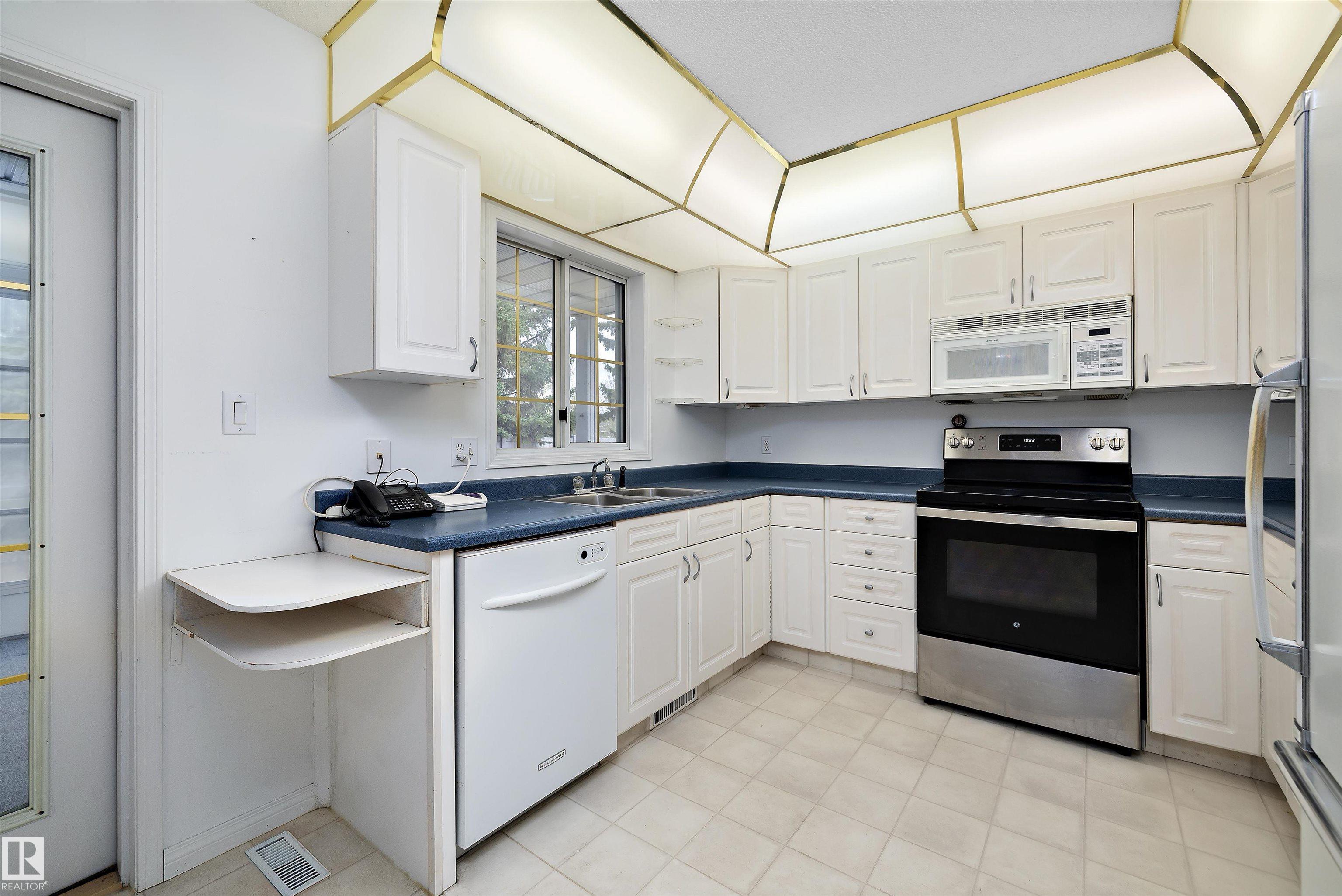 https://zimg.paragon.ice.com/ParagonImages/Property/PM/RAE/225402567/13/0/0/dbb51593d80d5f07b80f620f2987124c/1/a073db2081ede631f6a98a0c91c28573/225402567-4d9446b1-29ac-4d44-bbf3-161a2d93d1d6.JPG