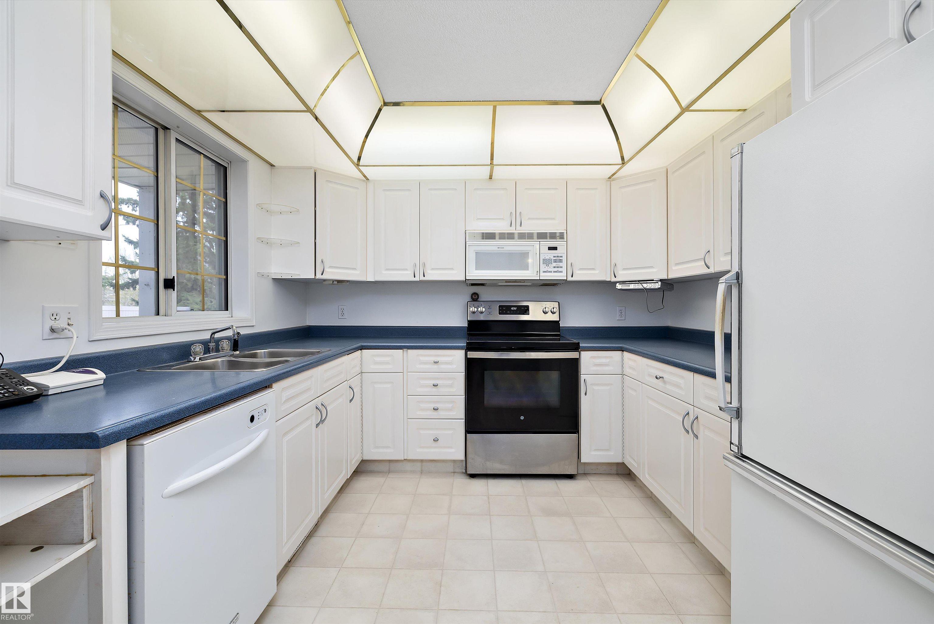 https://zimg.paragon.ice.com/ParagonImages/Property/PM/RAE/225402567/14/0/0/b2c5a674a985d5317621308fec8e9e02/1/a073db2081ede631f6a98a0c91c28573/225402567-c4f3a554-6b69-42ce-a59a-e64181508e22.JPG