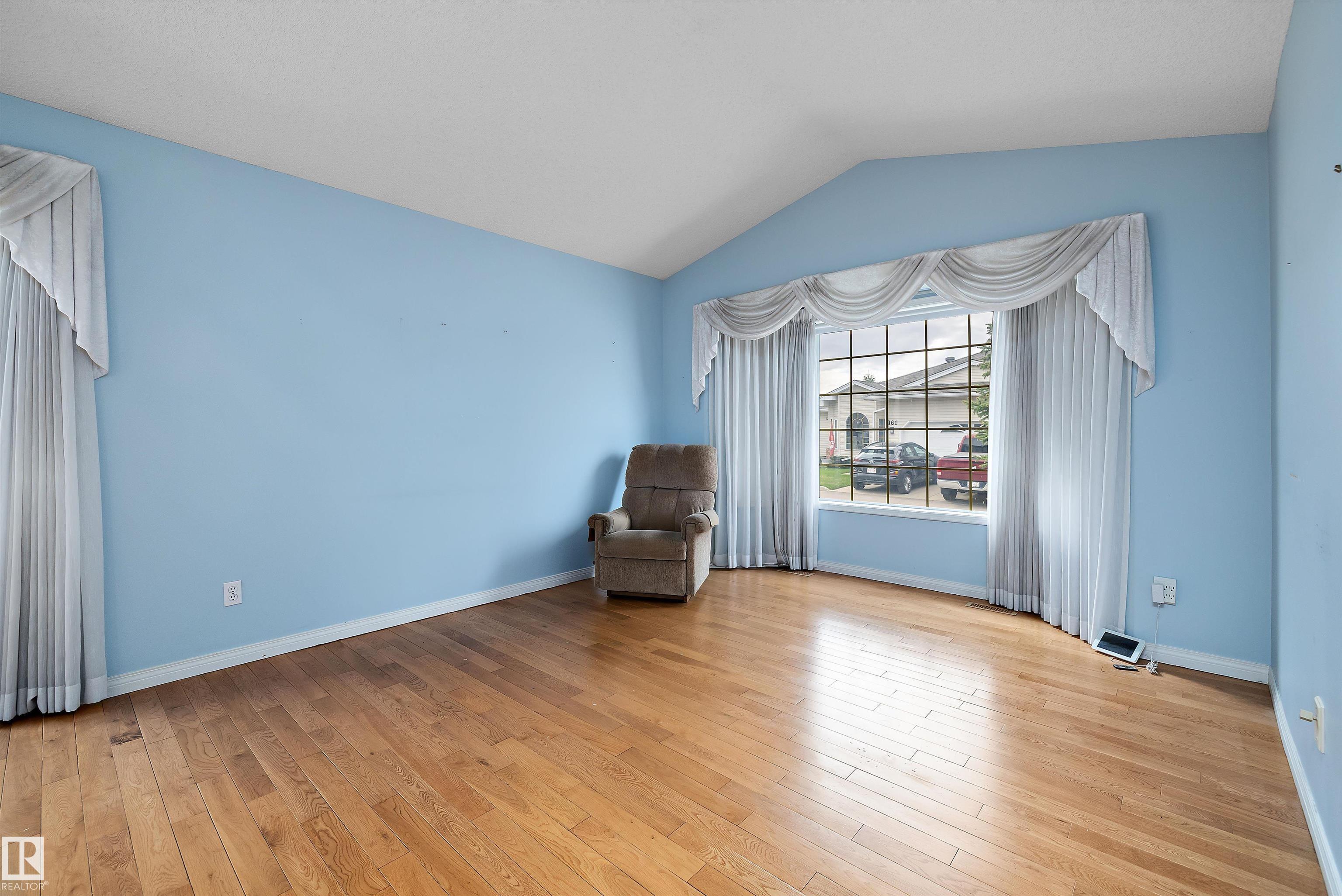Picture for 933 YOUVILLE DR W NW