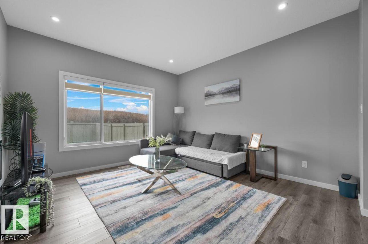 Photo 13 at 243 39 Avenue NW, Maple Crest, Edmonton