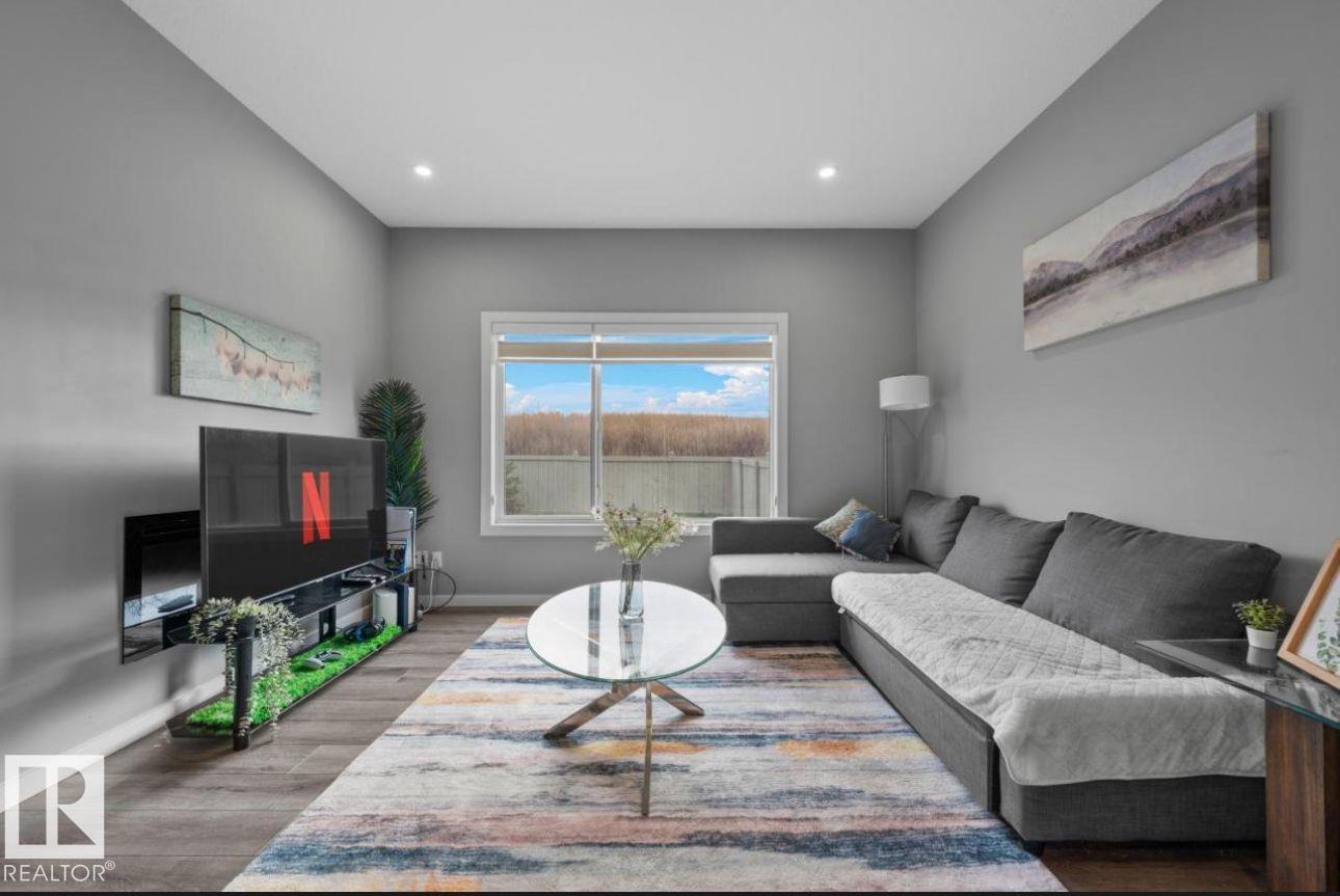 243 39 Avenue NW, Maple Crest, Edmonton