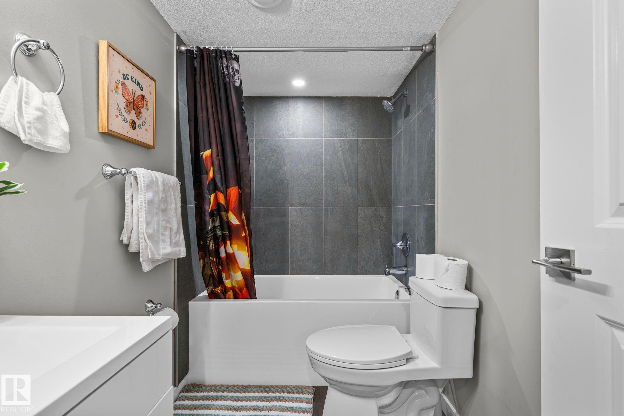 Photo 32 at 243 39 Avenue NW, Maple Crest, Edmonton