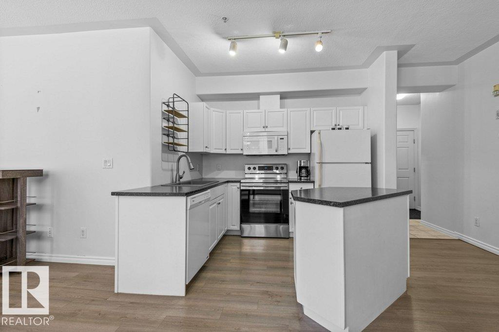 Photo 10 at 304 - 10011 110 Street NW, Wîhkwêntôwin, Edmonton