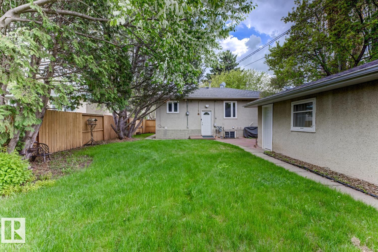 Photo 13 at 8754 Strathearn Drive NW, Strathearn, Edmonton