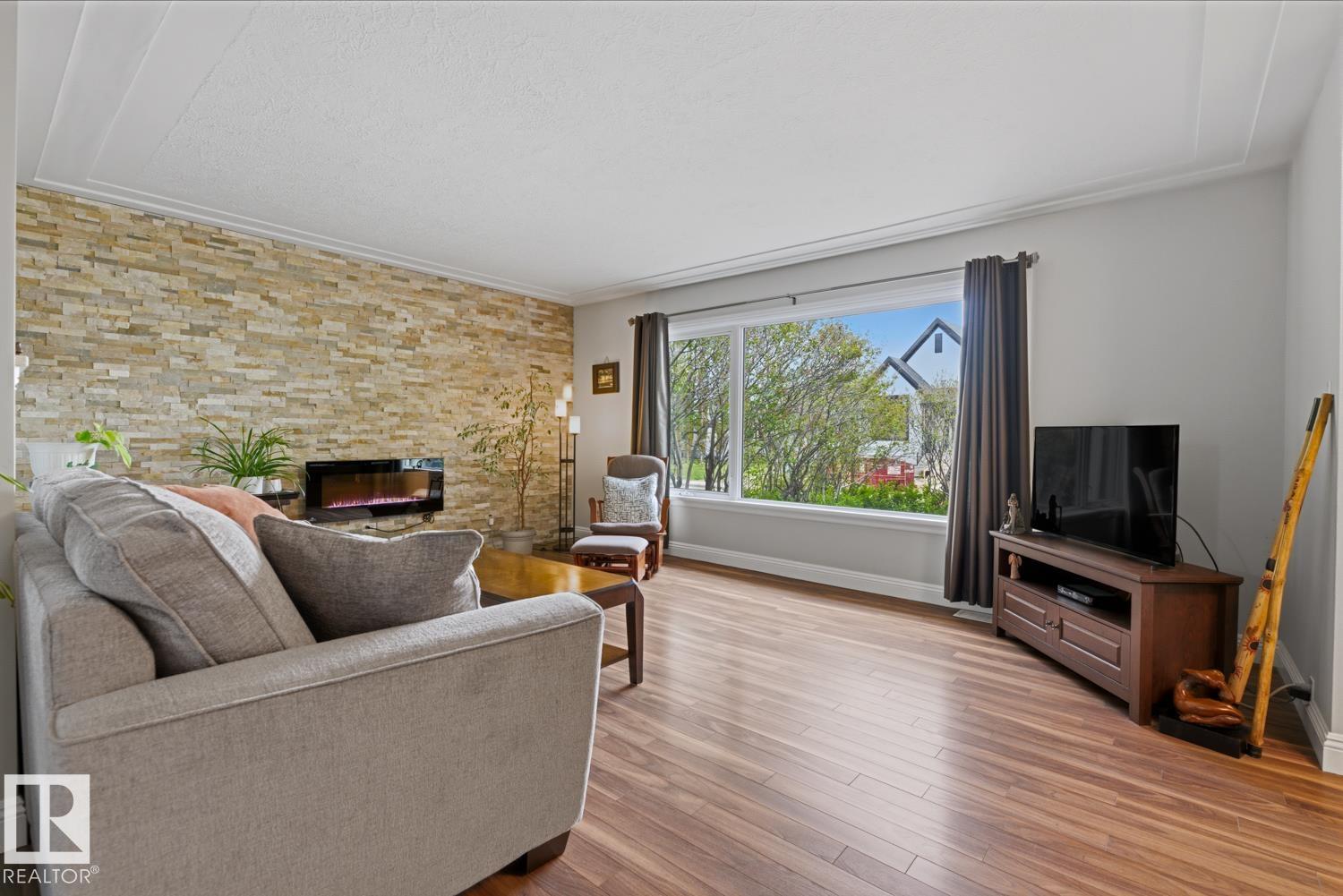 Photo 15 at 8754 Strathearn Drive NW, Strathearn, Edmonton