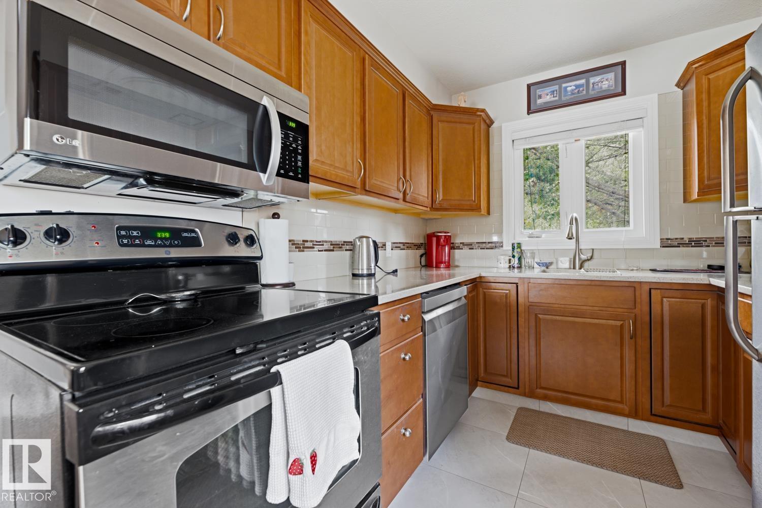 Photo 31 at 8754 Strathearn Drive NW, Strathearn, Edmonton