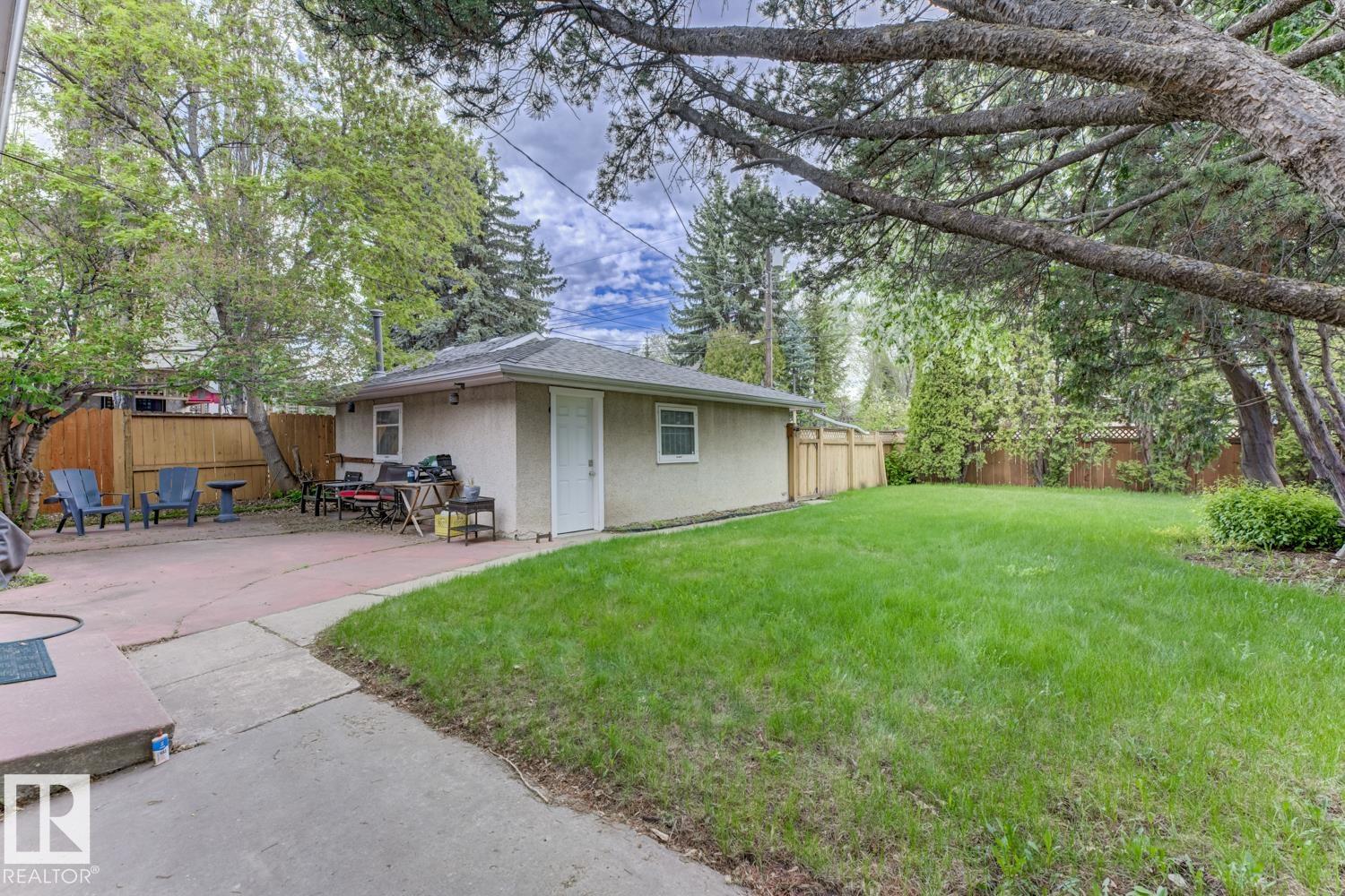 Photo 6 at 8754 Strathearn Drive NW, Strathearn, Edmonton