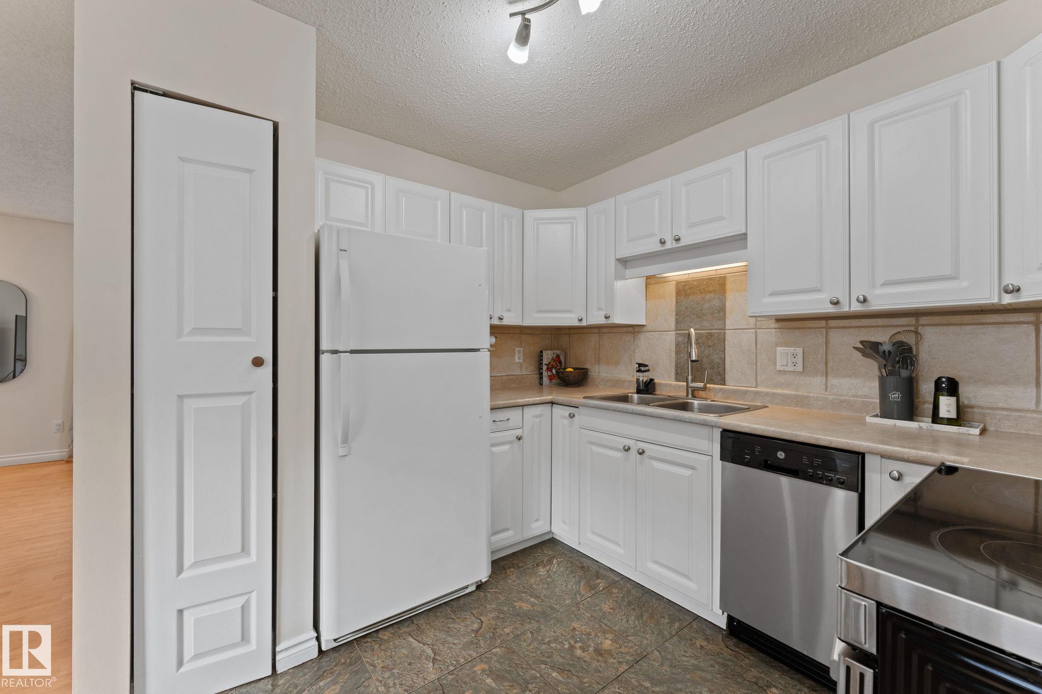 Photo 7 at 4621 126 Avenue NW, Homesteader, Edmonton