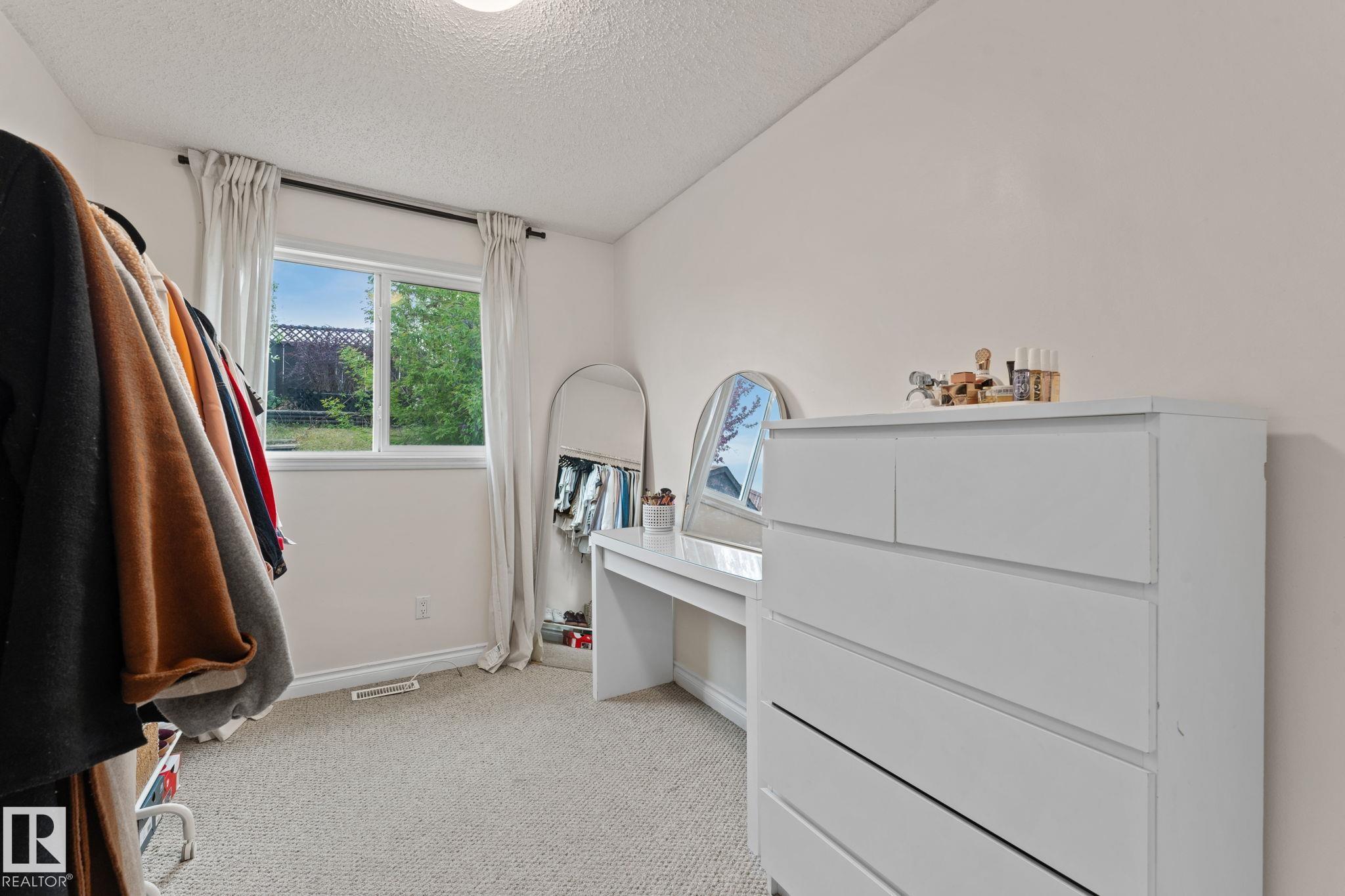 Photo 10 at 4621 126 Avenue NW, Homesteader, Edmonton