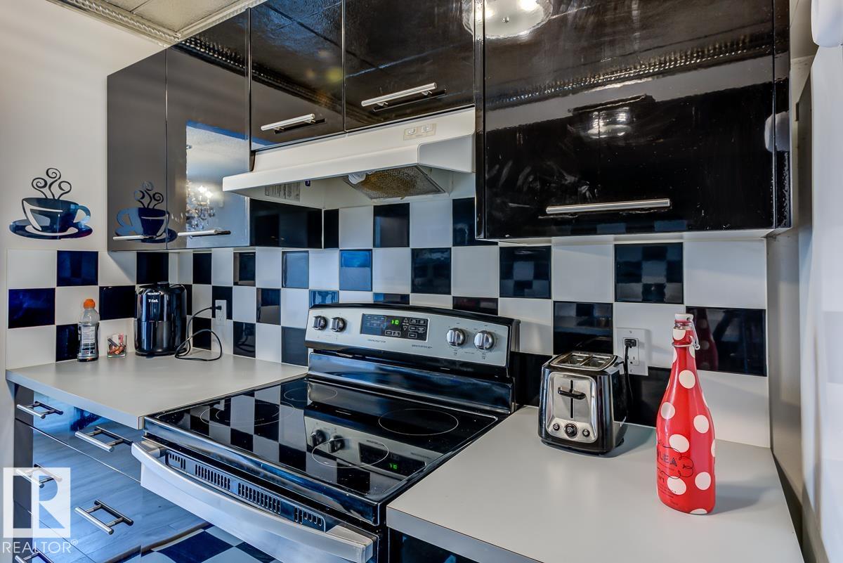 Photo 11 at 302 - 9916 113 Street NW, Wîhkwêntôwin, Edmonton