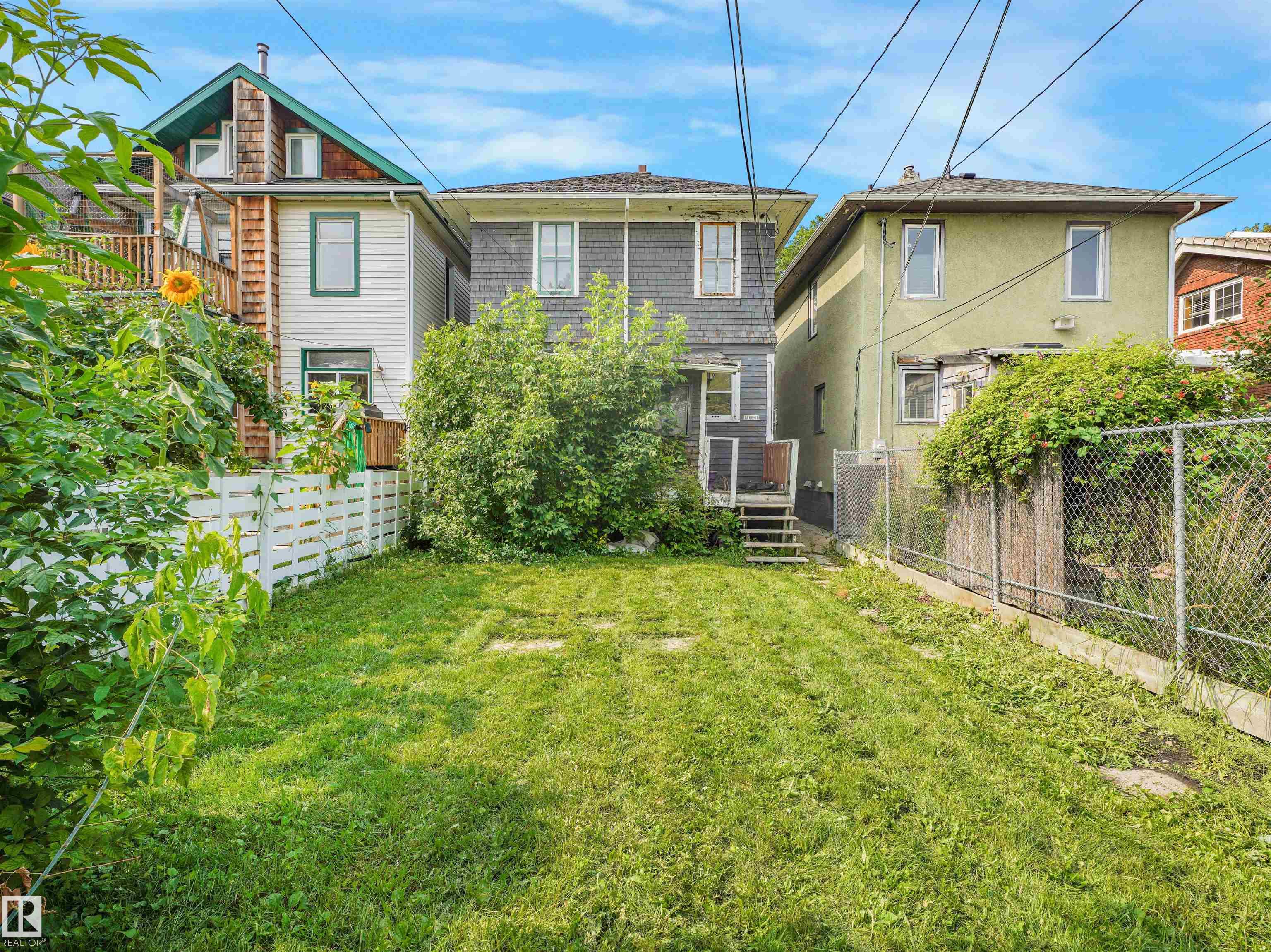 Photo 7 at 11121 127 Street NW, Inglewood, Edmonton