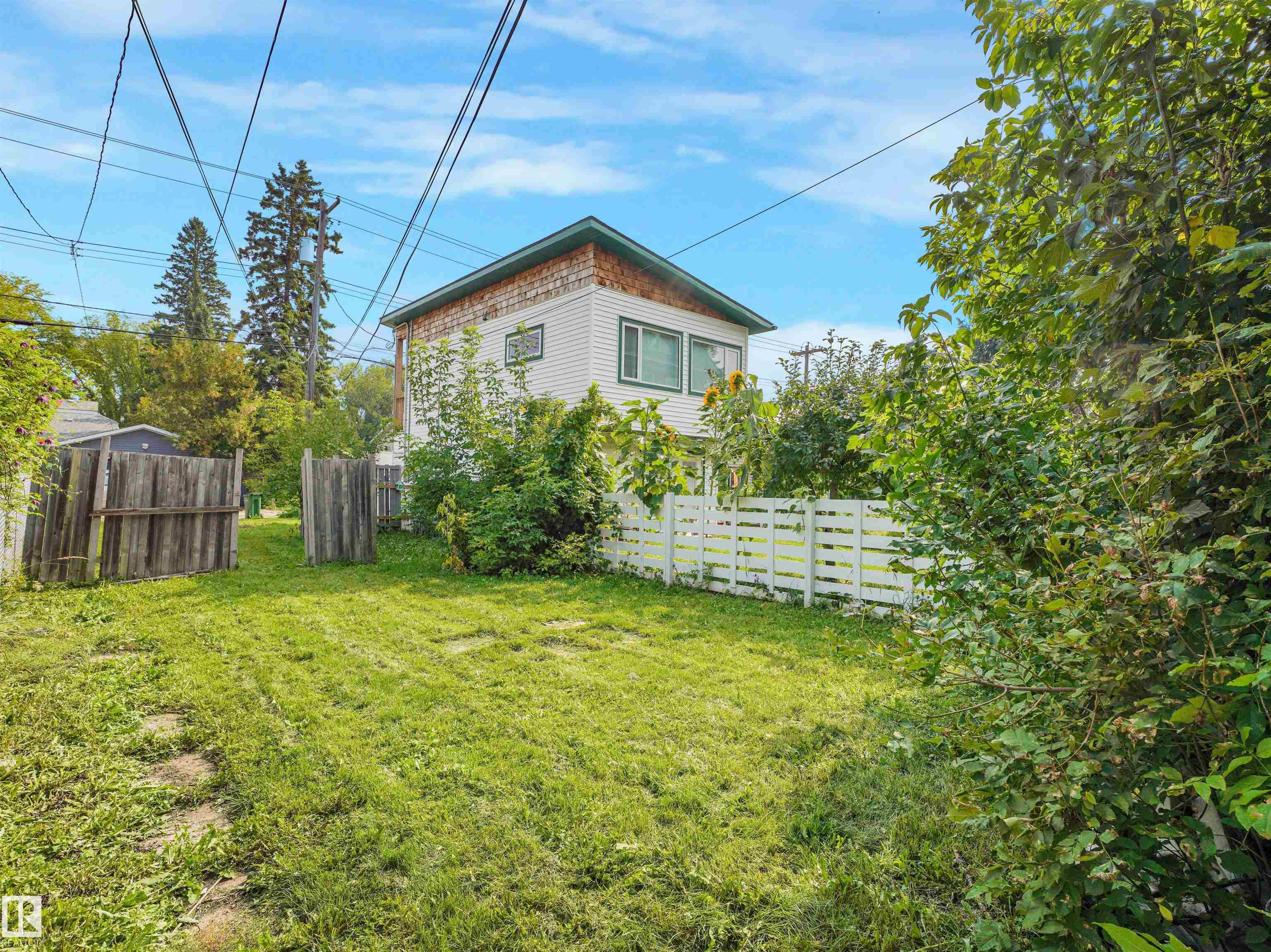 Photo 8 at 11121 127 Street NW, Inglewood, Edmonton