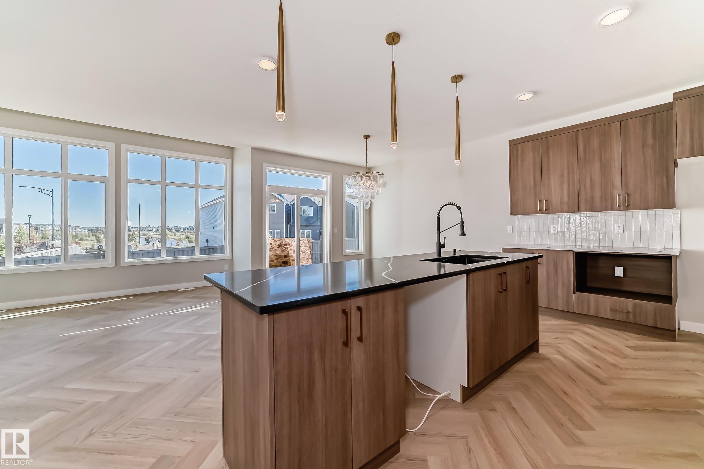 20612 43 Avenue NW, Edgemont, Edmonton