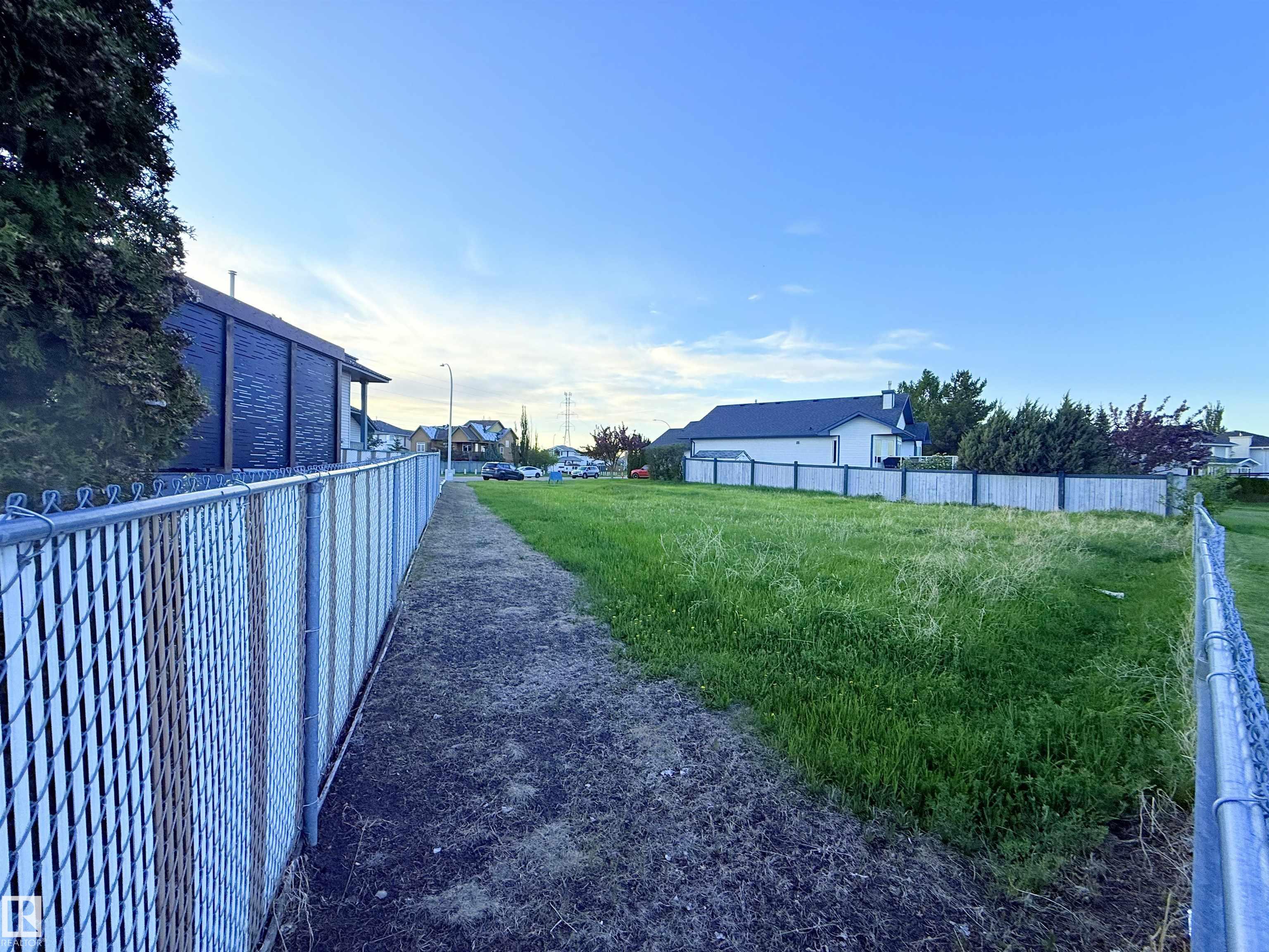 Photo 7 at 14411 16 Street NW, Fraser, Edmonton