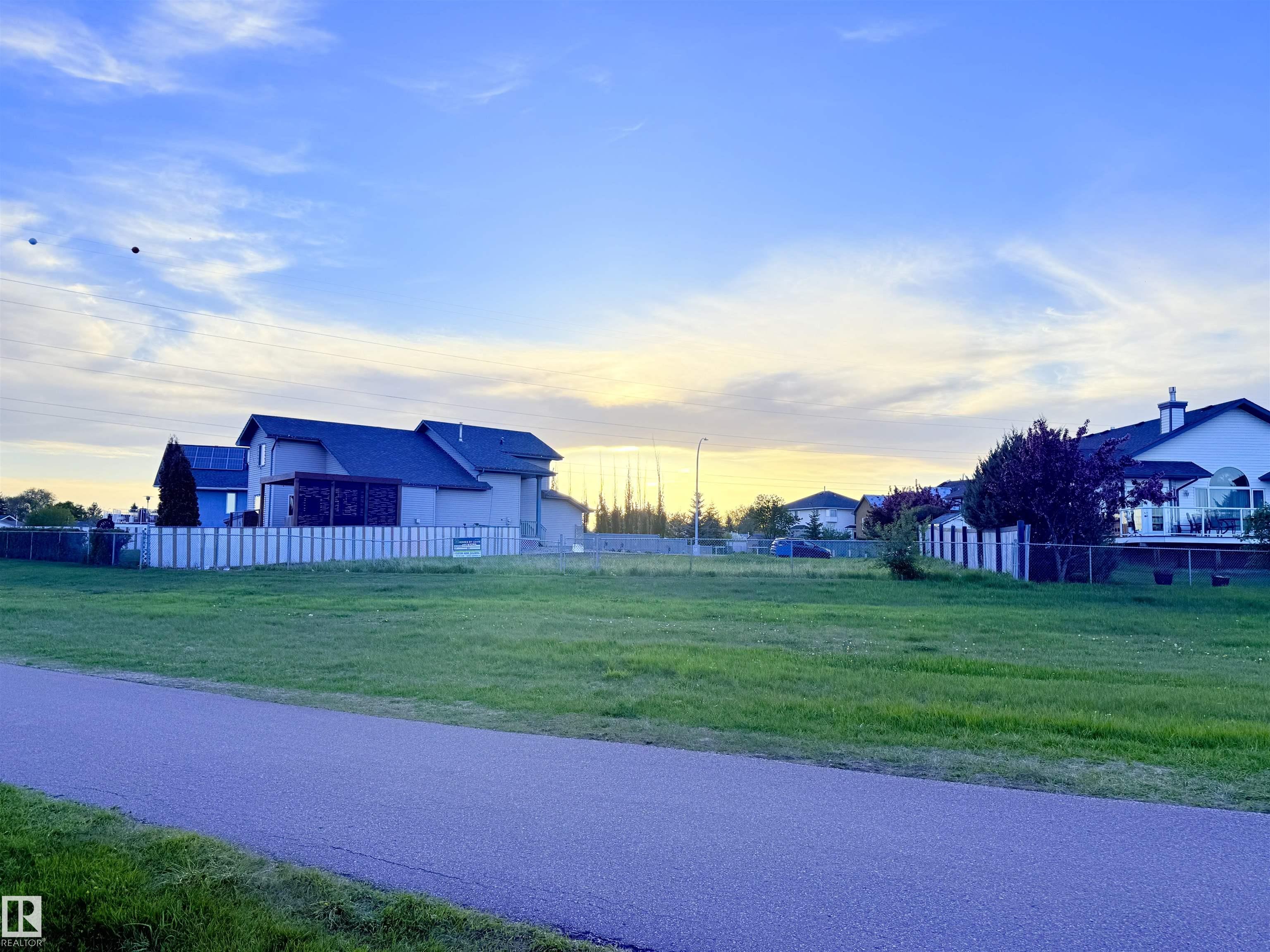 Photo 10 at 14411 16 Street NW, Fraser, Edmonton