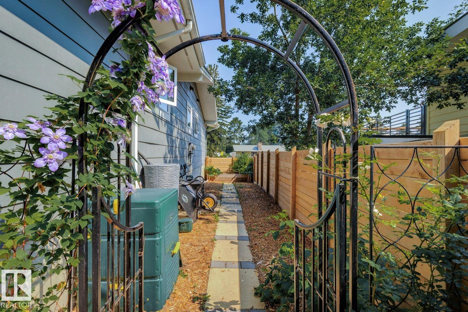 https://zimg.paragon.ice.com/ParagonImages/Property/PM/RAE/225402840/48/0/0/a817b931284e71936551908fb9500f31/1/a6d2b158c8dd7d42c72d0324a7d27713/225402840-73e32d1c-9420-4fb2-bebe-398f5caf7a64.JPG