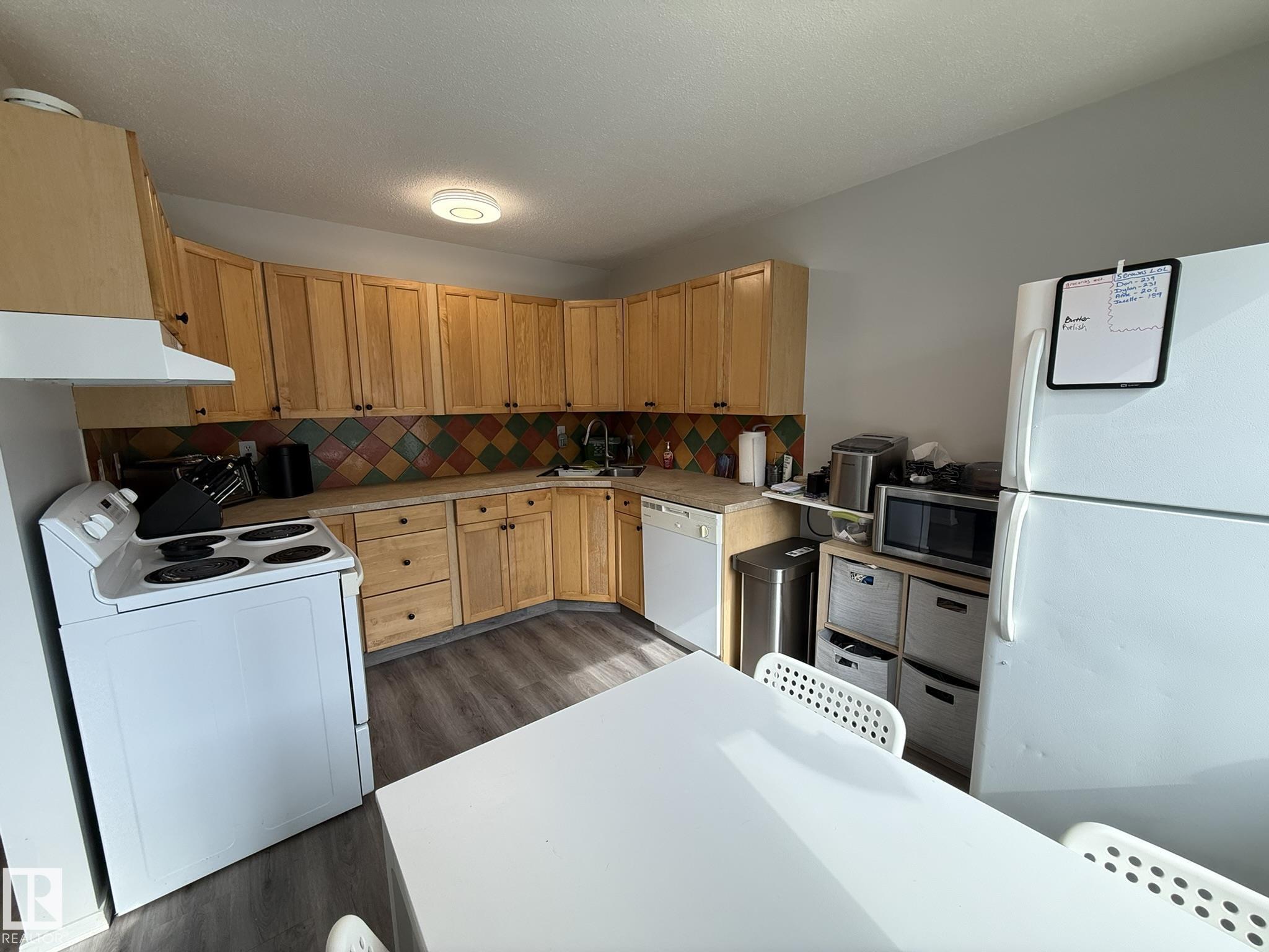 Photo 10 at 166 Roseland Village NW, Northmount, Edmonton