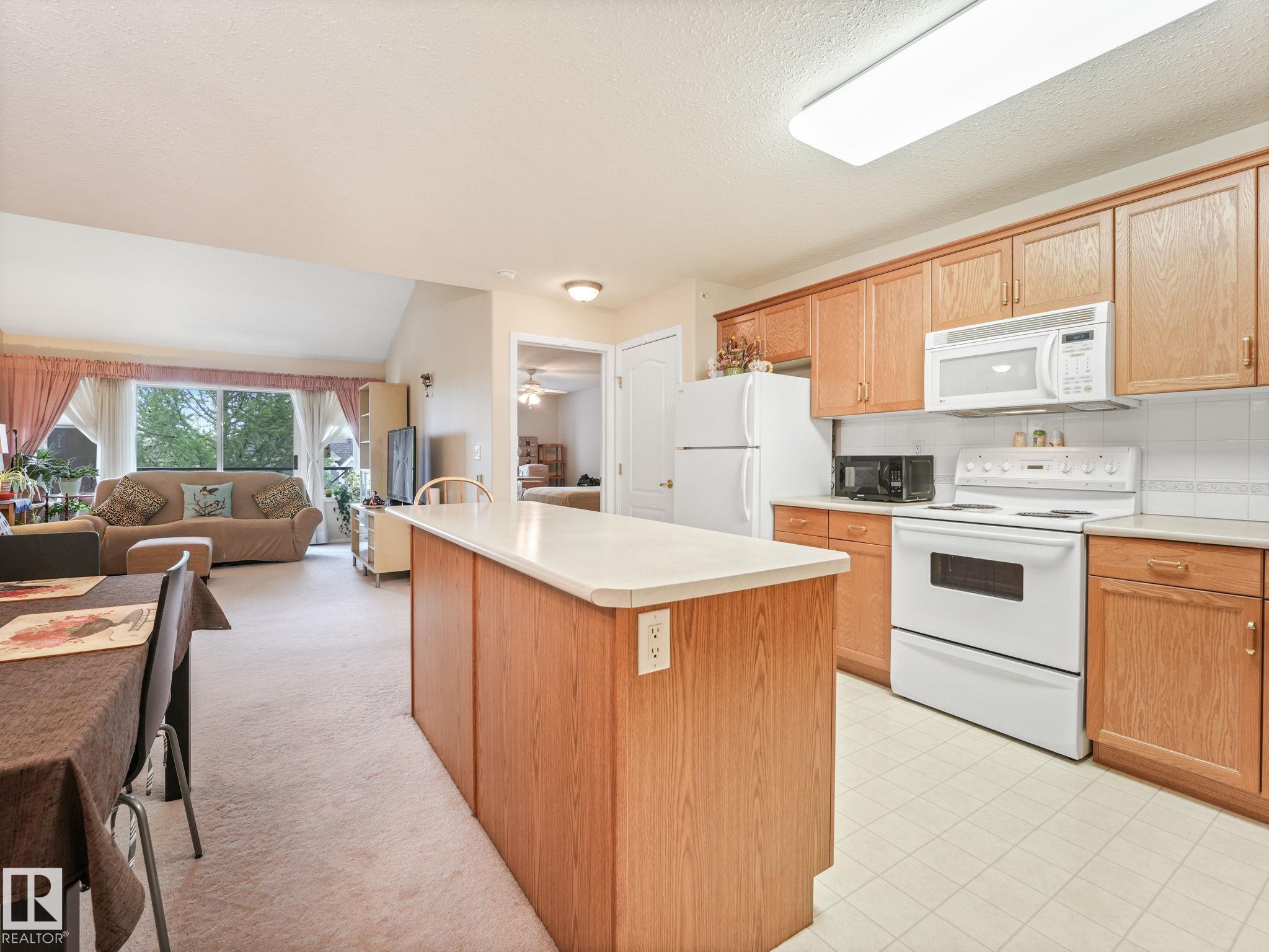 Photo 7 at 407 - 8942 156 Street NW, Meadowlark Park, Edmonton