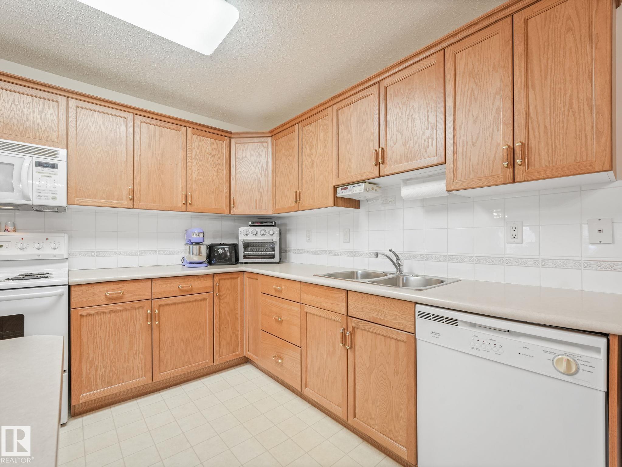 Photo 9 at 407 - 8942 156 Street NW, Meadowlark Park, Edmonton