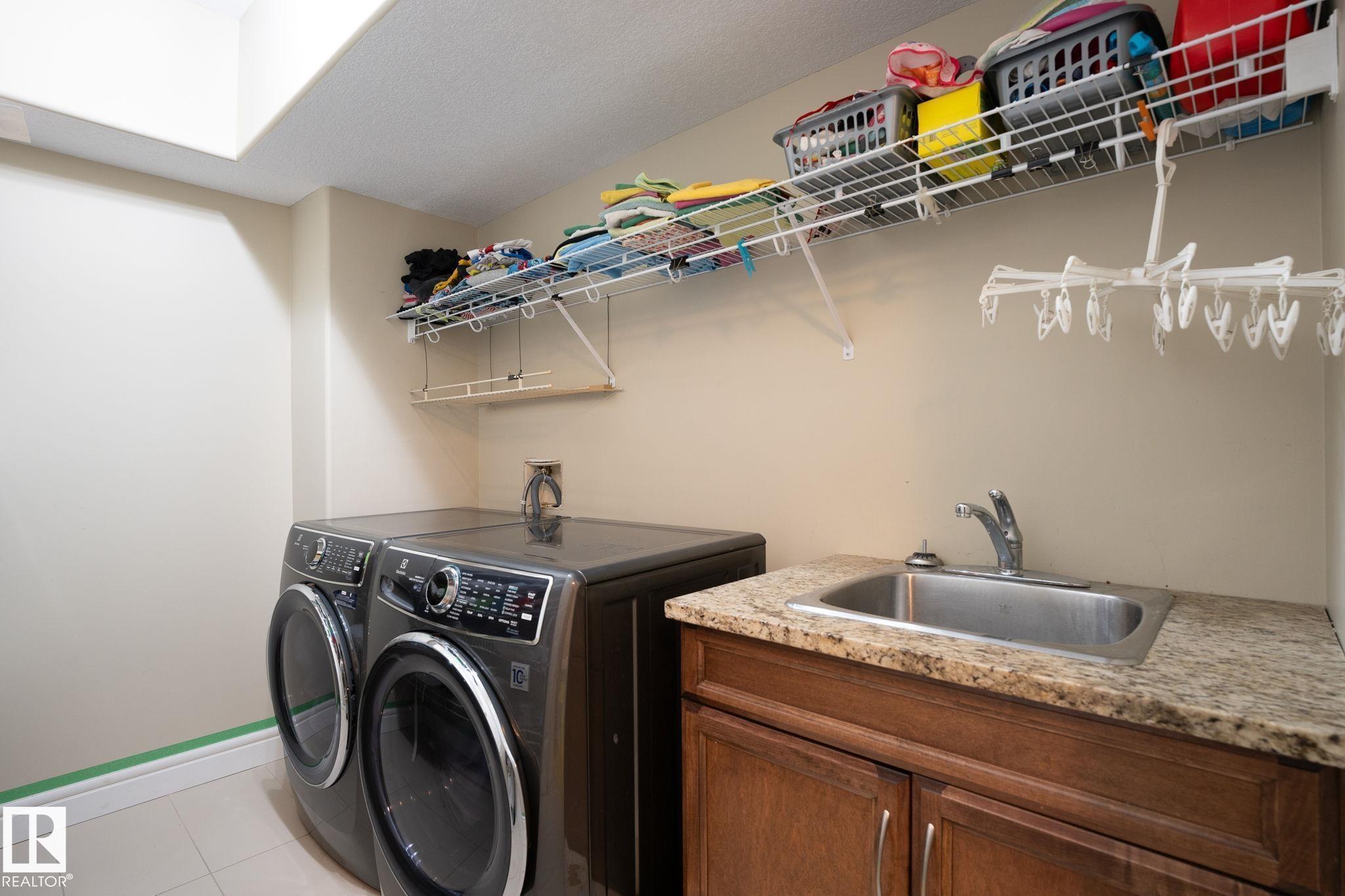 Photo 11 at 1033 Chahley Lane NW, Cameron Heights, Edmonton